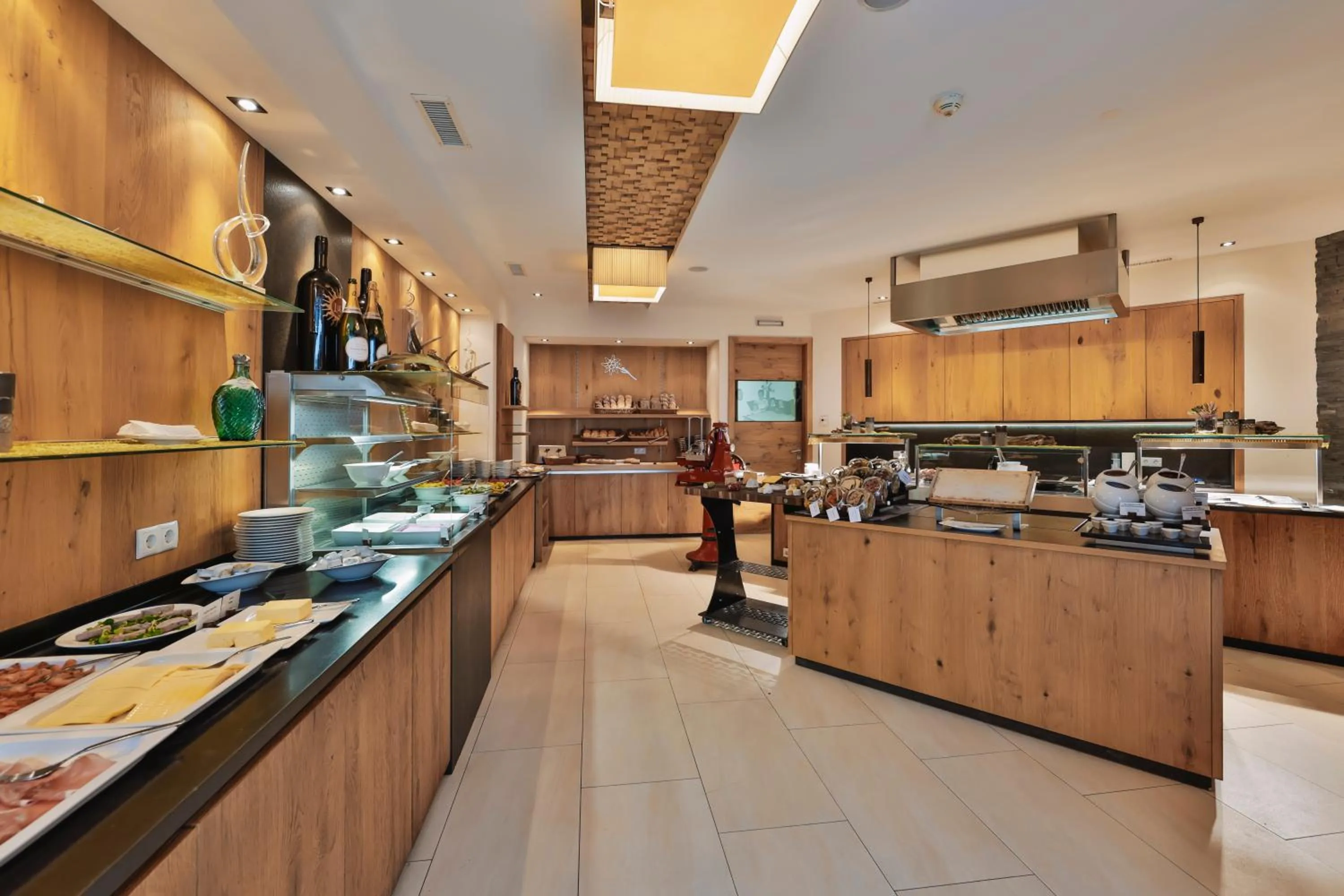 Buffet breakfast in Hotel Fliana 4-Sterne Superior