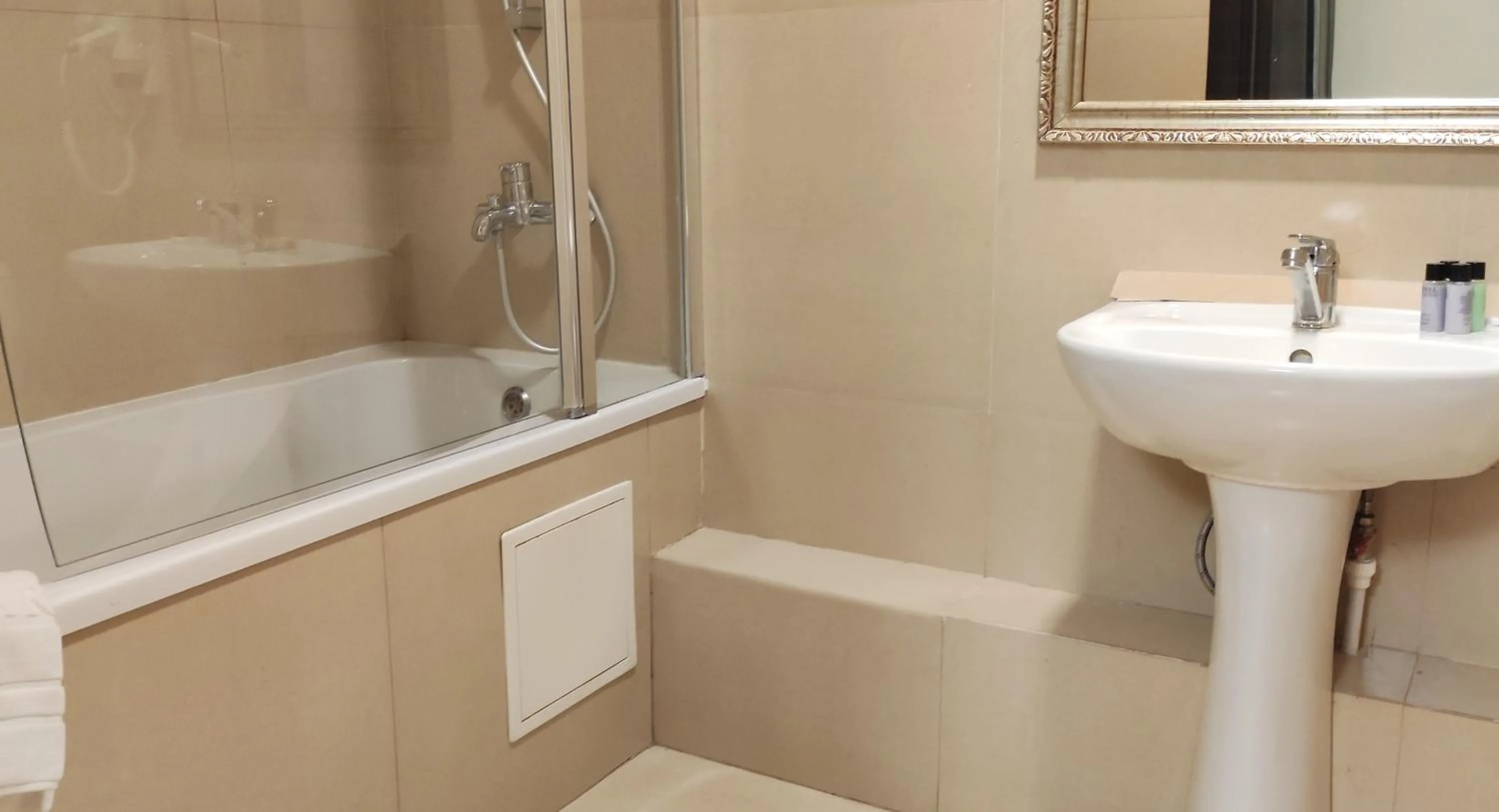 Shower in REIKARTZ PARK ASTANA ex-Royal Park Hotel & SPA