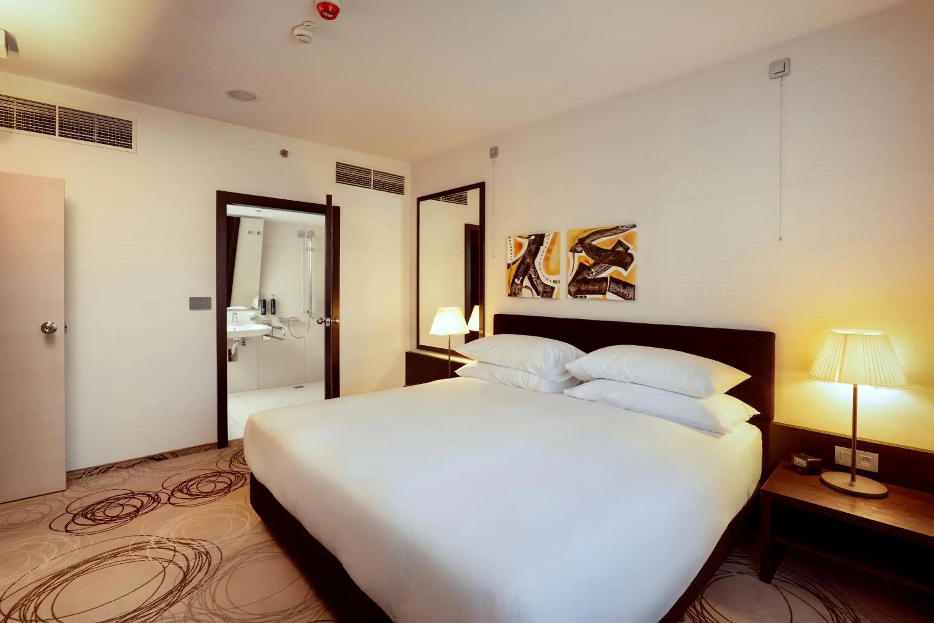 King Suite - Accessible in DoubleTree By Hilton Košice King Suite - Accessible in DoubleTree By Hilton Košice