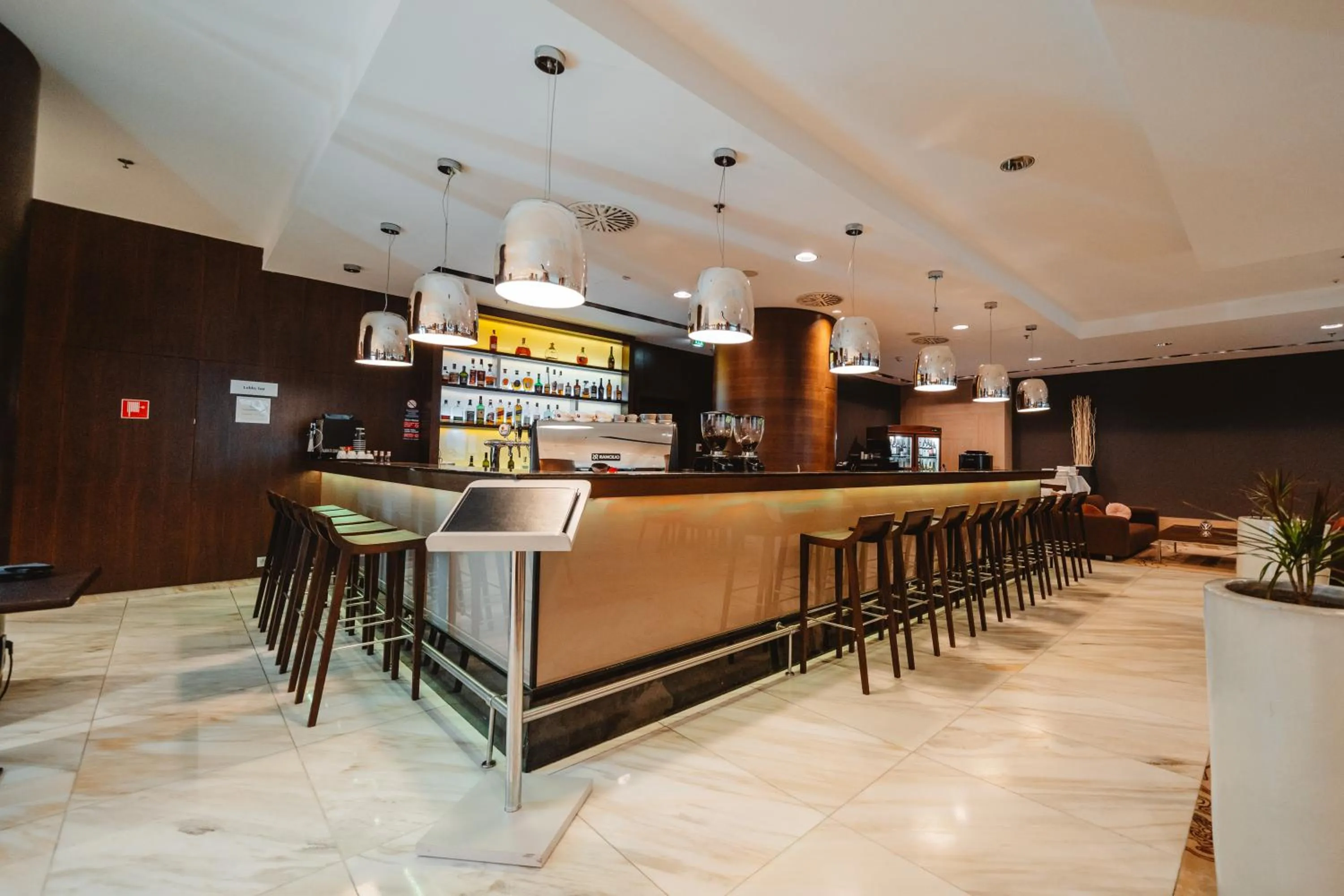 Lounge or bar in DoubleTree By Hilton Košice