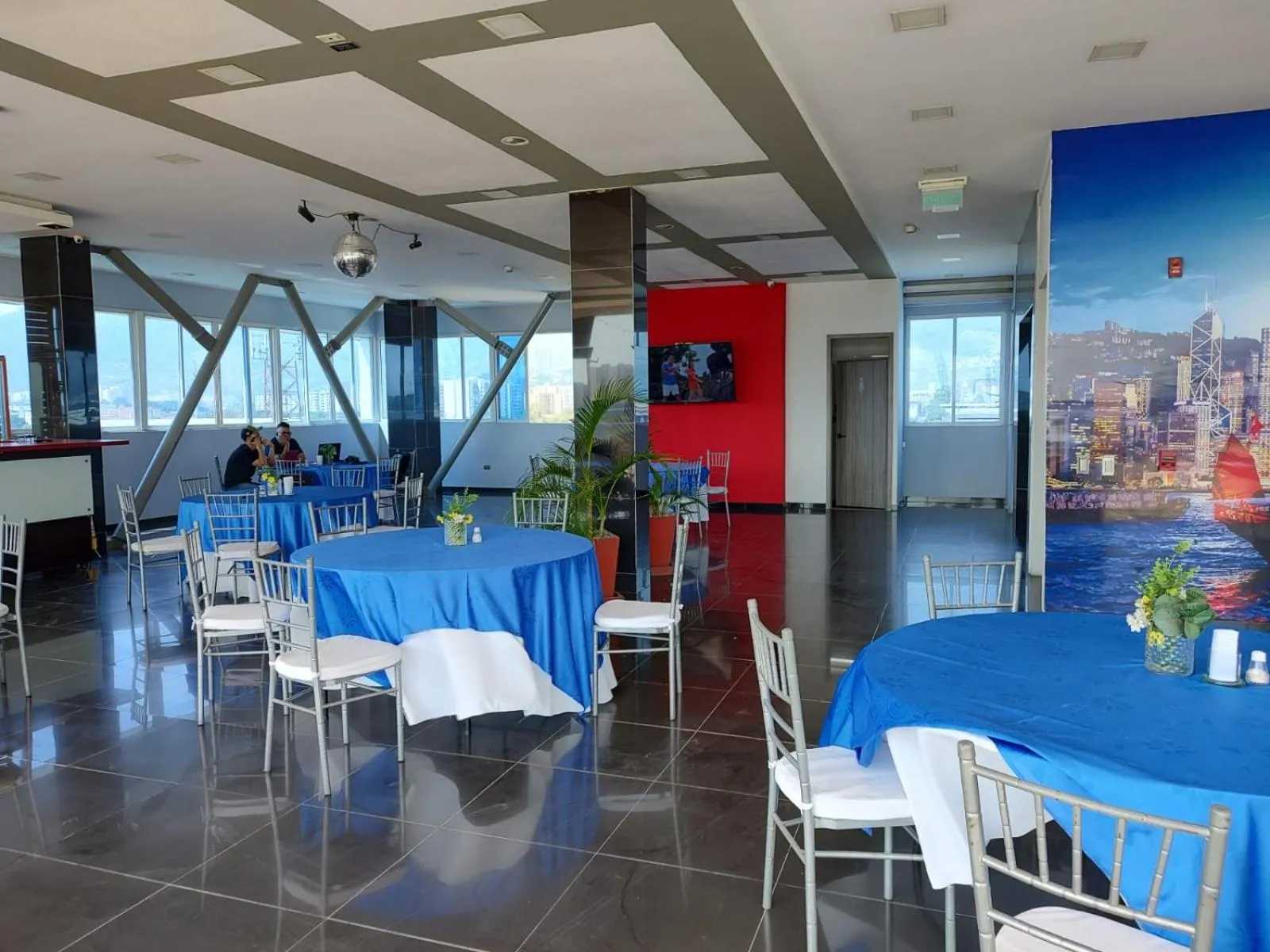 Restaurant/places to eat in Hotel American Visa Cali