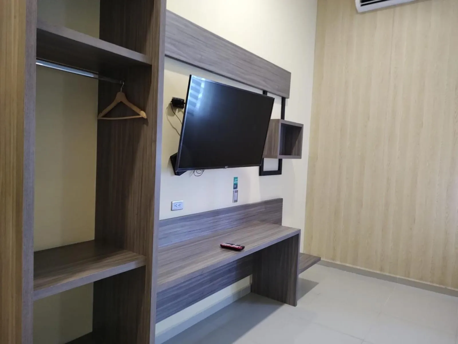 TV and multimedia in Hotel American Visa Cali