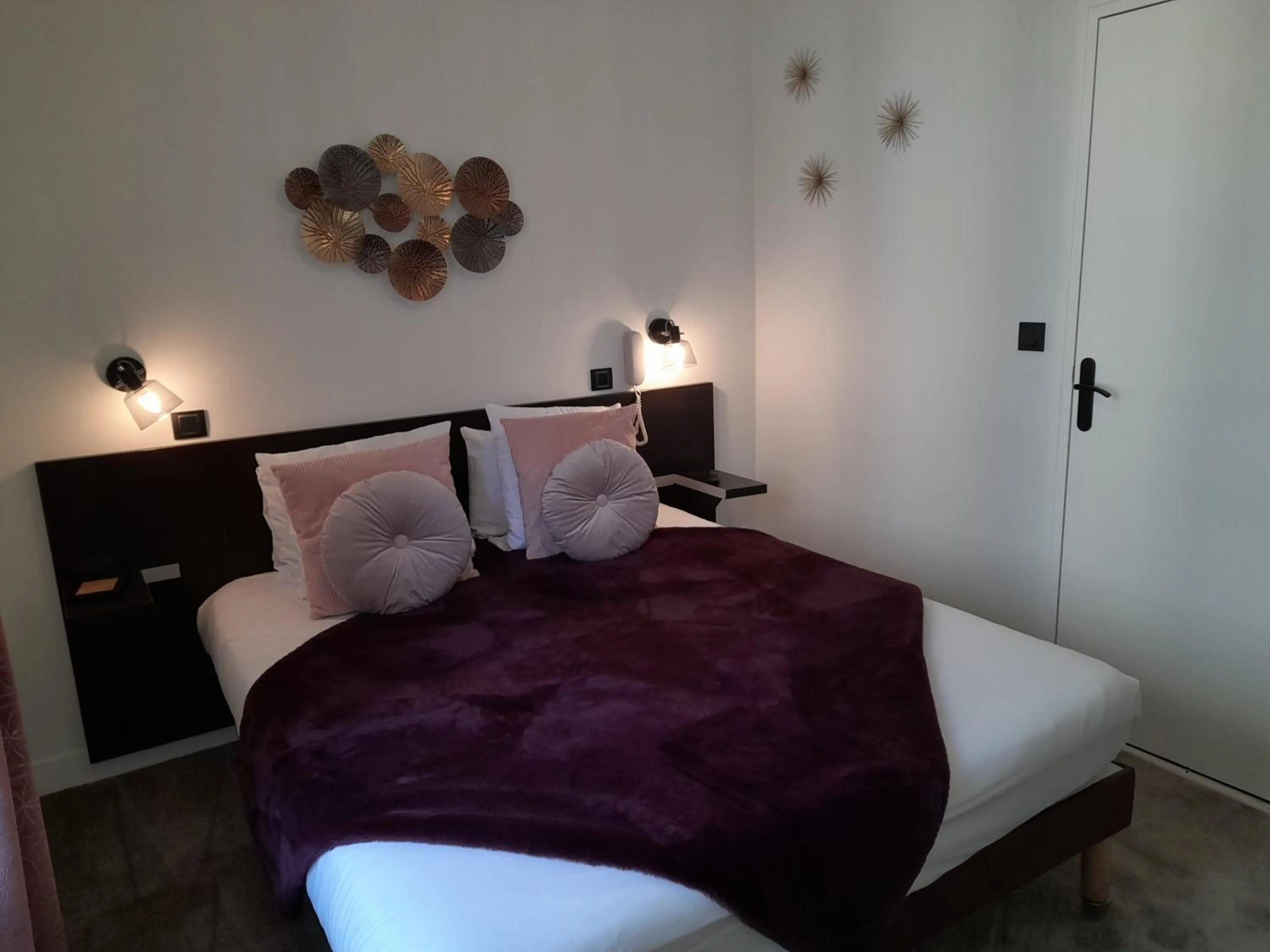 Bed in Hotel Reine Mathilde