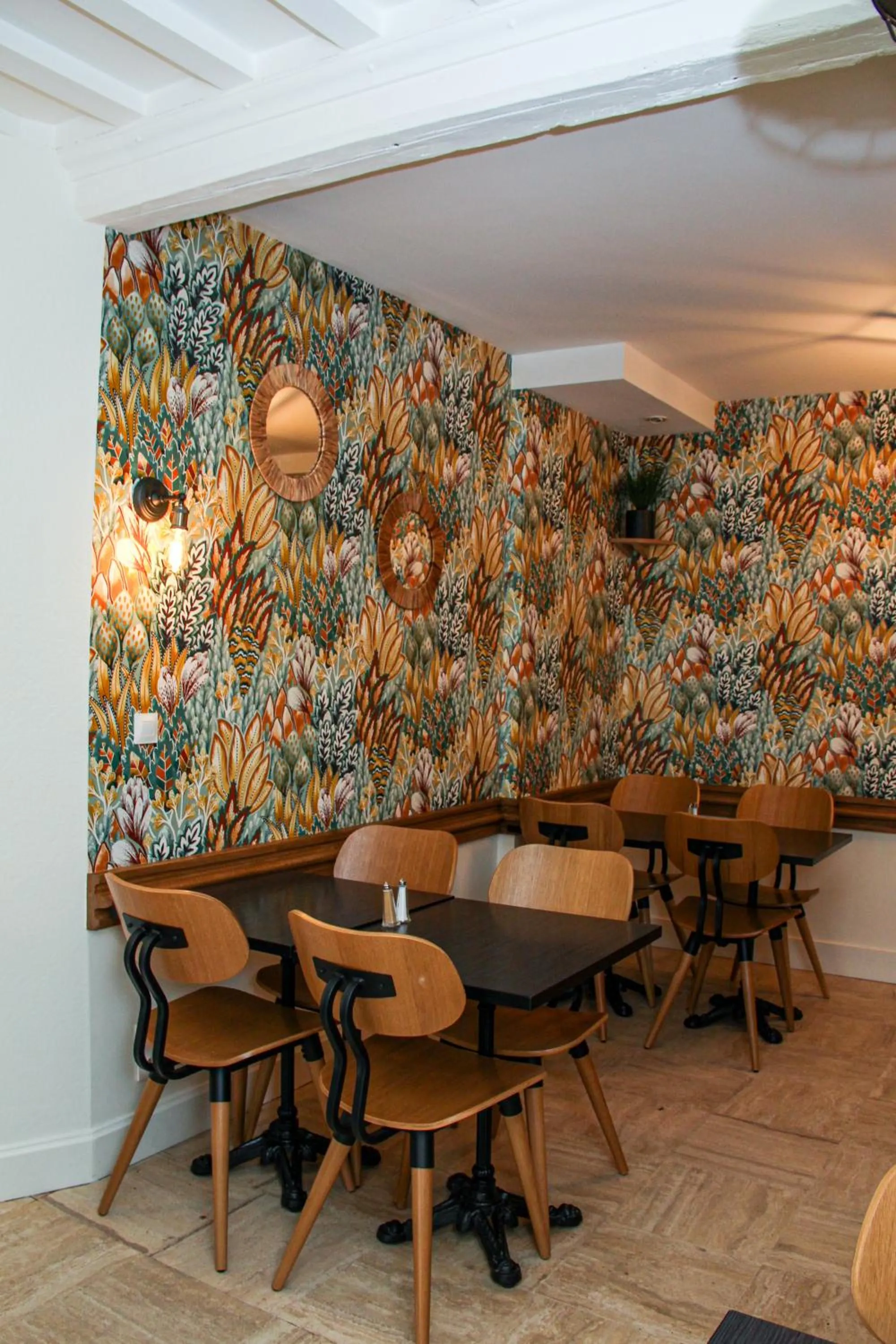 Restaurant/places to eat in Hotel Reine Mathilde