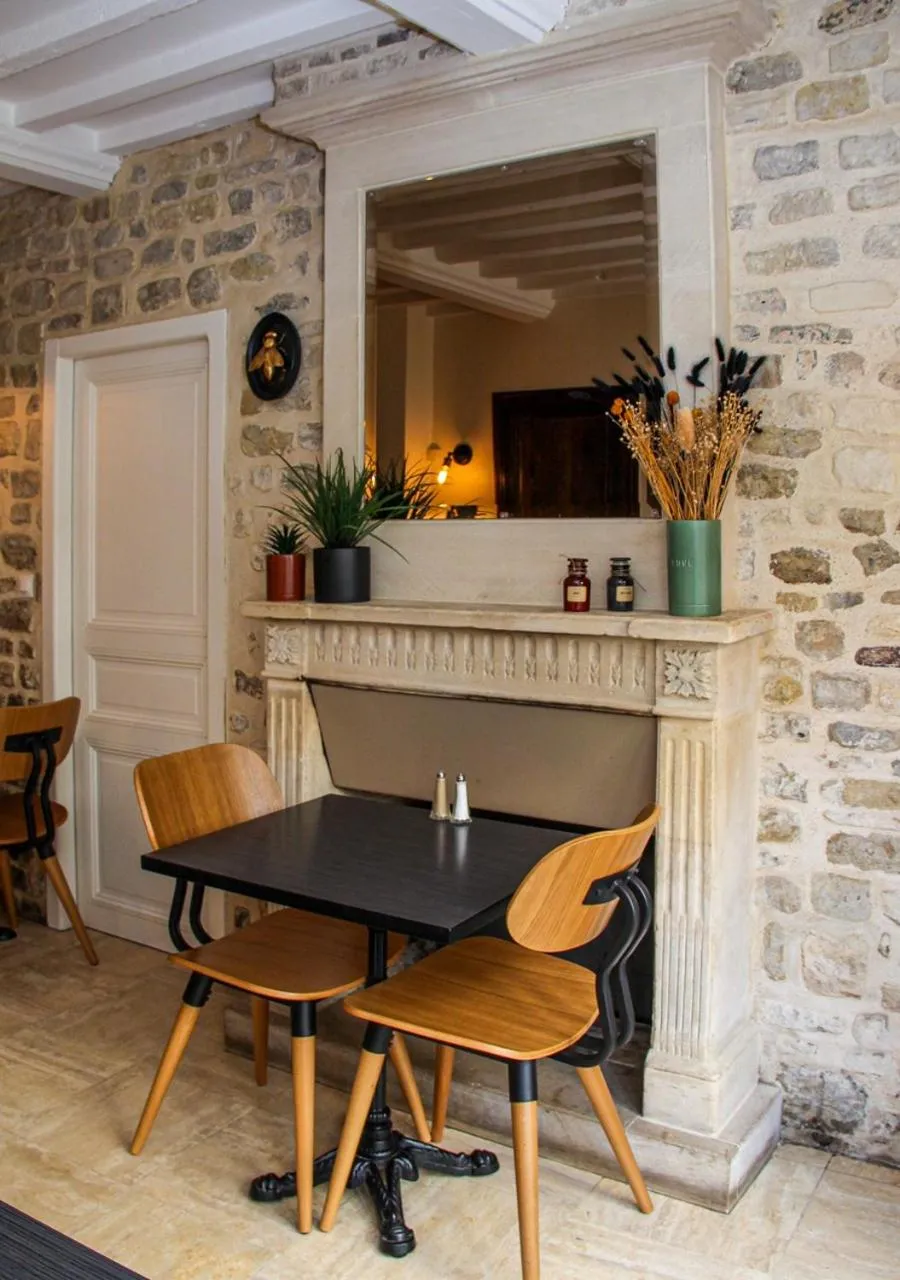 Restaurant/places to eat in Hotel Reine Mathilde