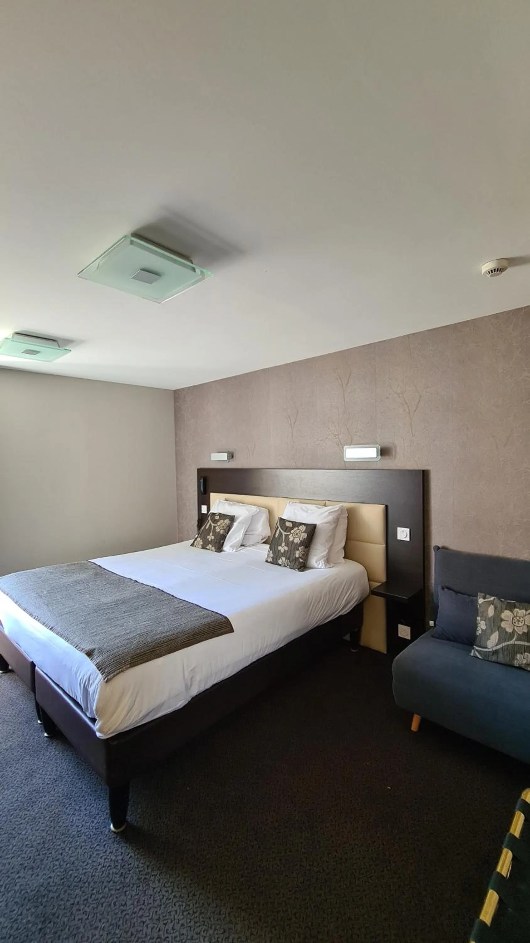 Bed in Hotel Reine Mathilde