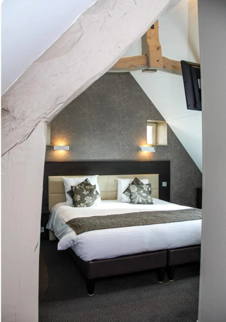 Bedroom, Bed in Hotel Reine Mathilde