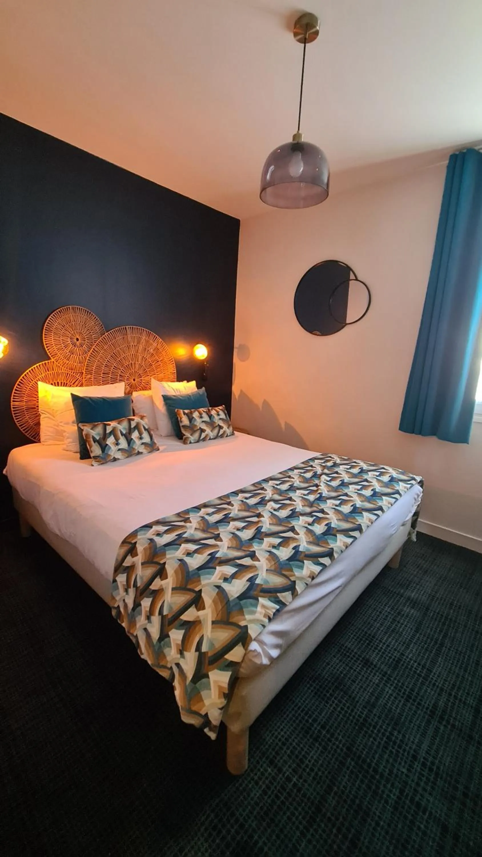 Photo of the whole room, Bed in Hotel Reine Mathilde