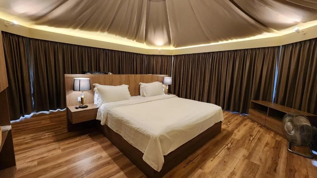 Bedroom, Bed in Boulder Valley