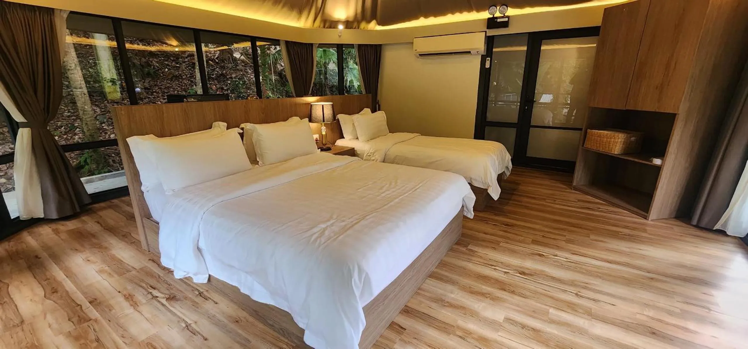 Photo of the whole room, Bed in Boulder Valley