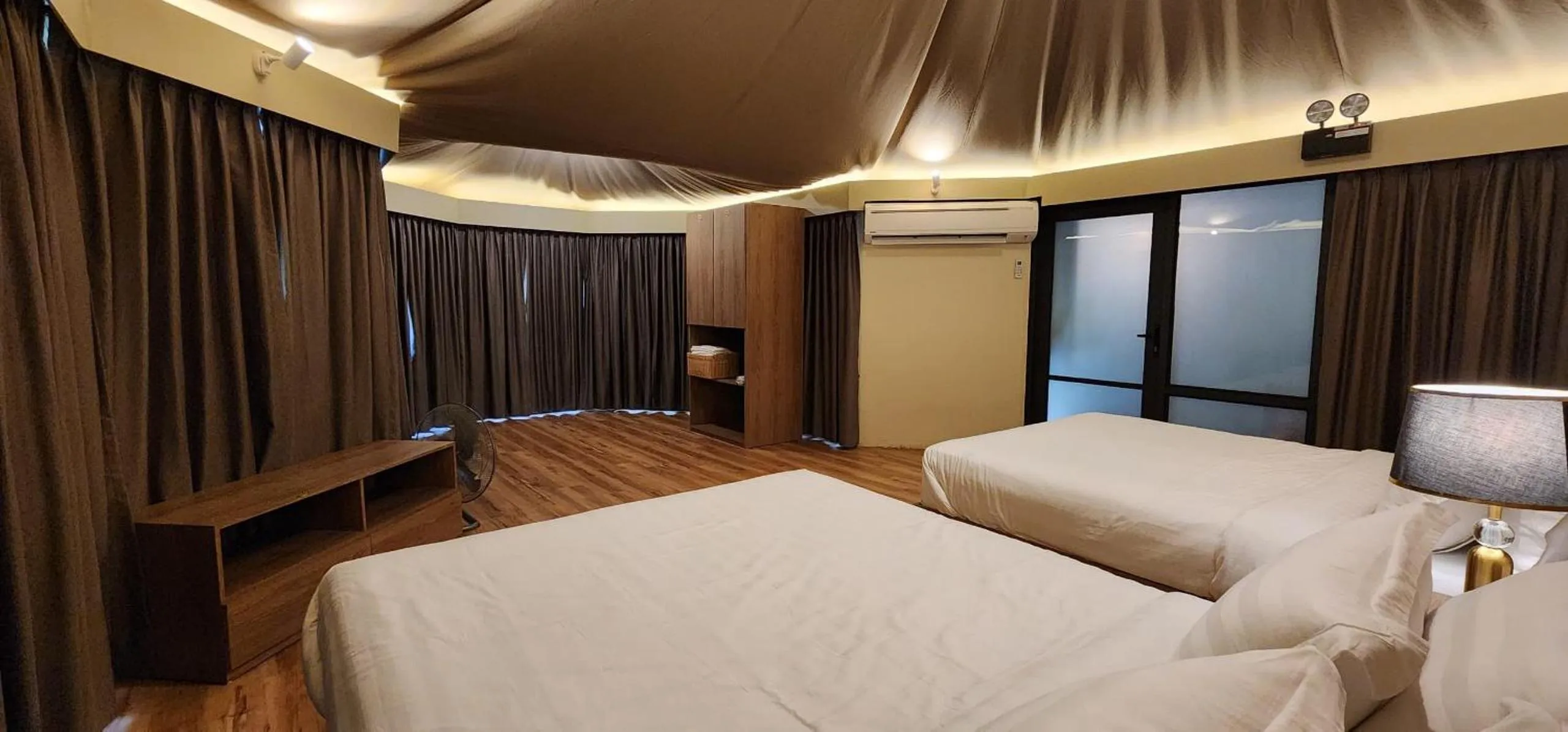 Photo of the whole room, Bed in Boulder Valley