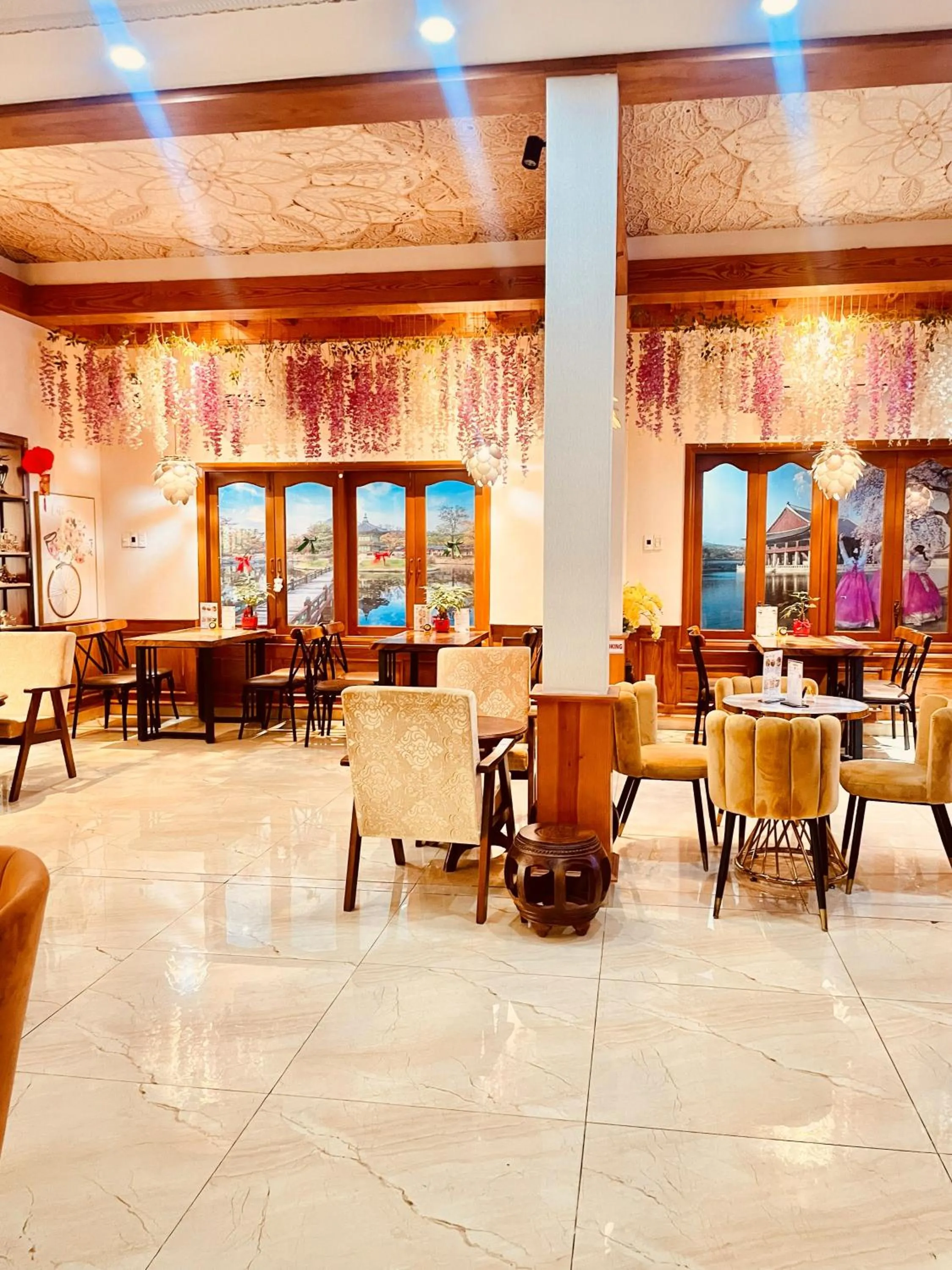 Restaurant/places to eat in Air Star Hotel