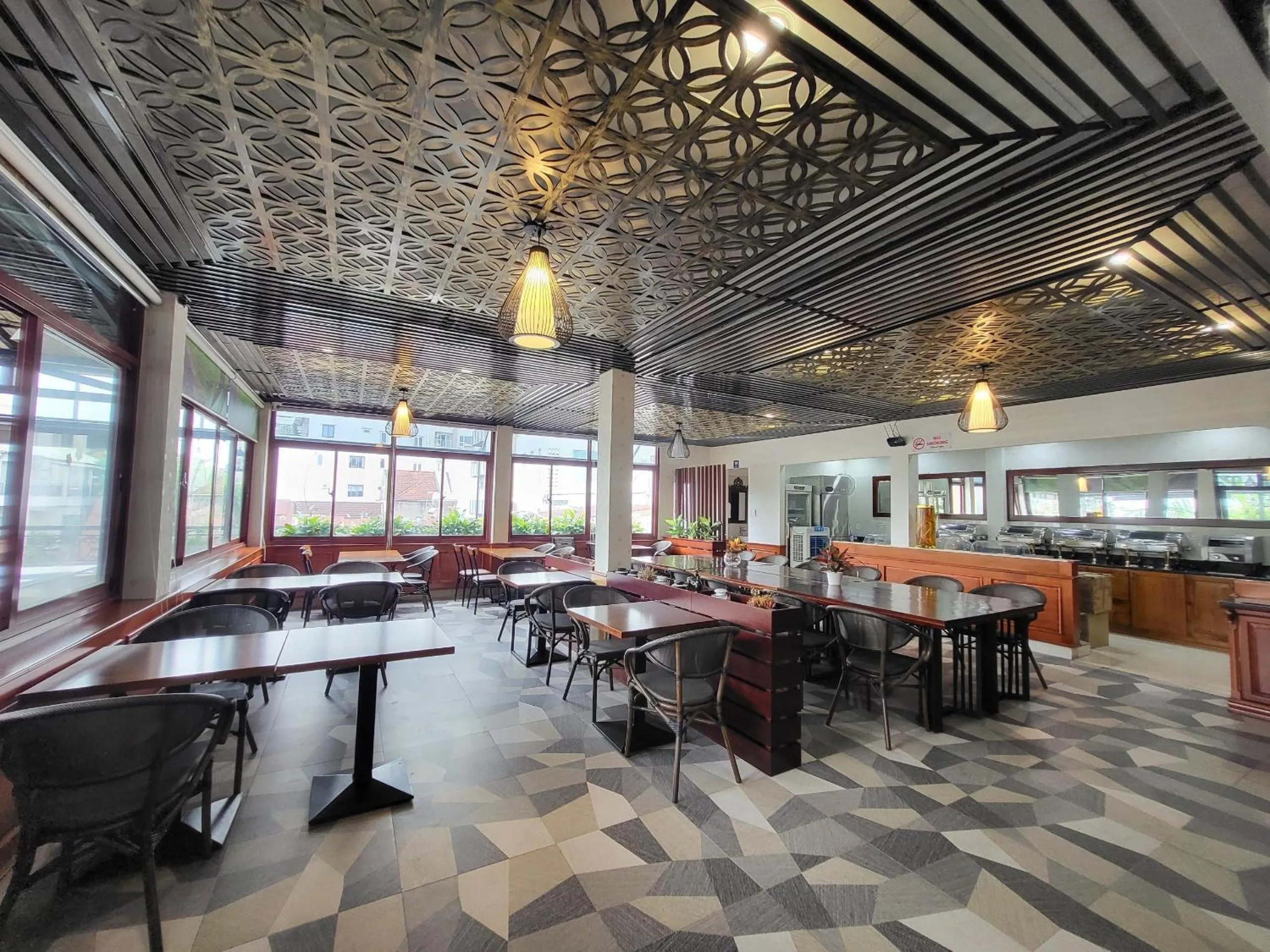 Restaurant/places to eat in Air Star Hotel