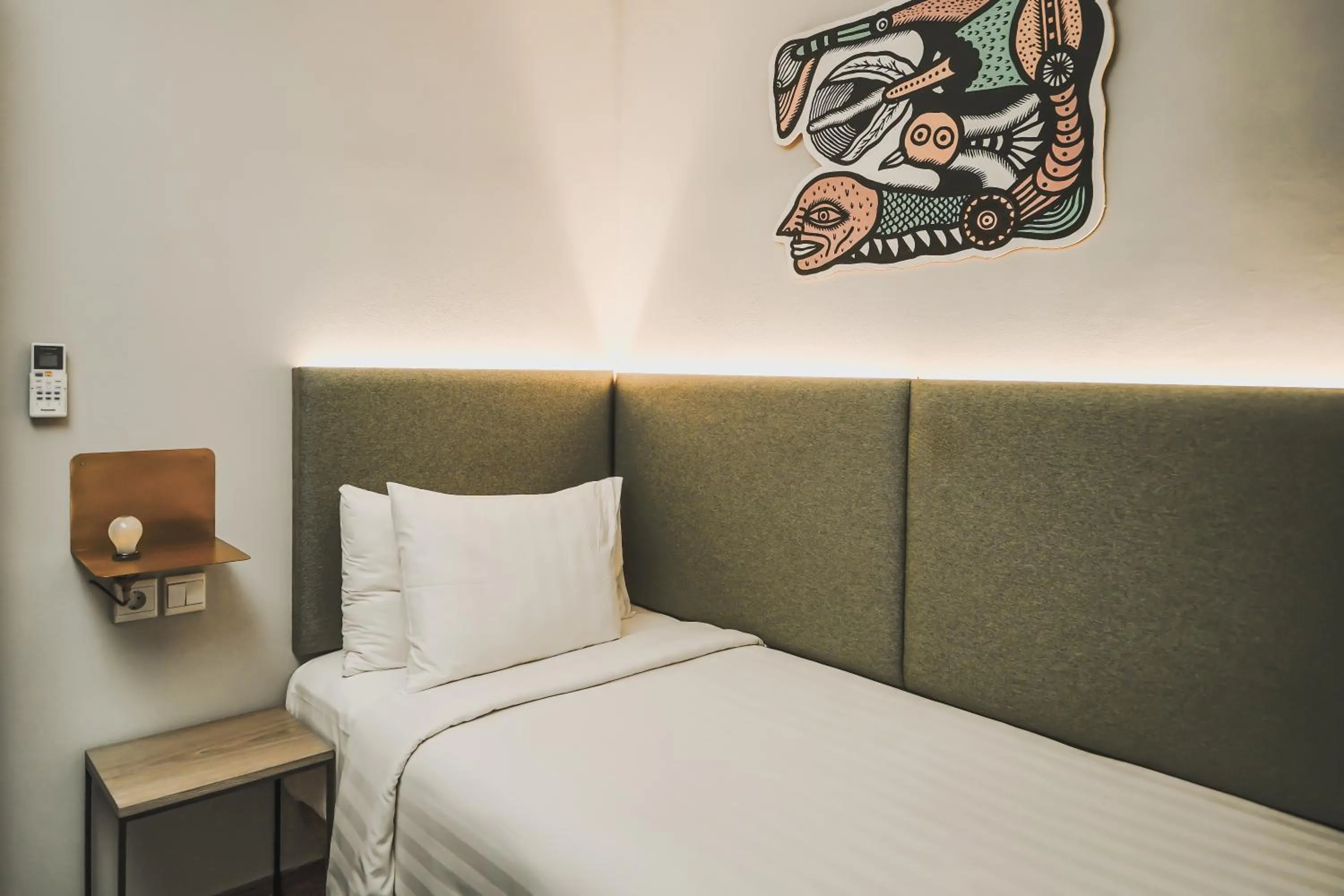 Bedroom, Bed in PULANG ke UTTARA