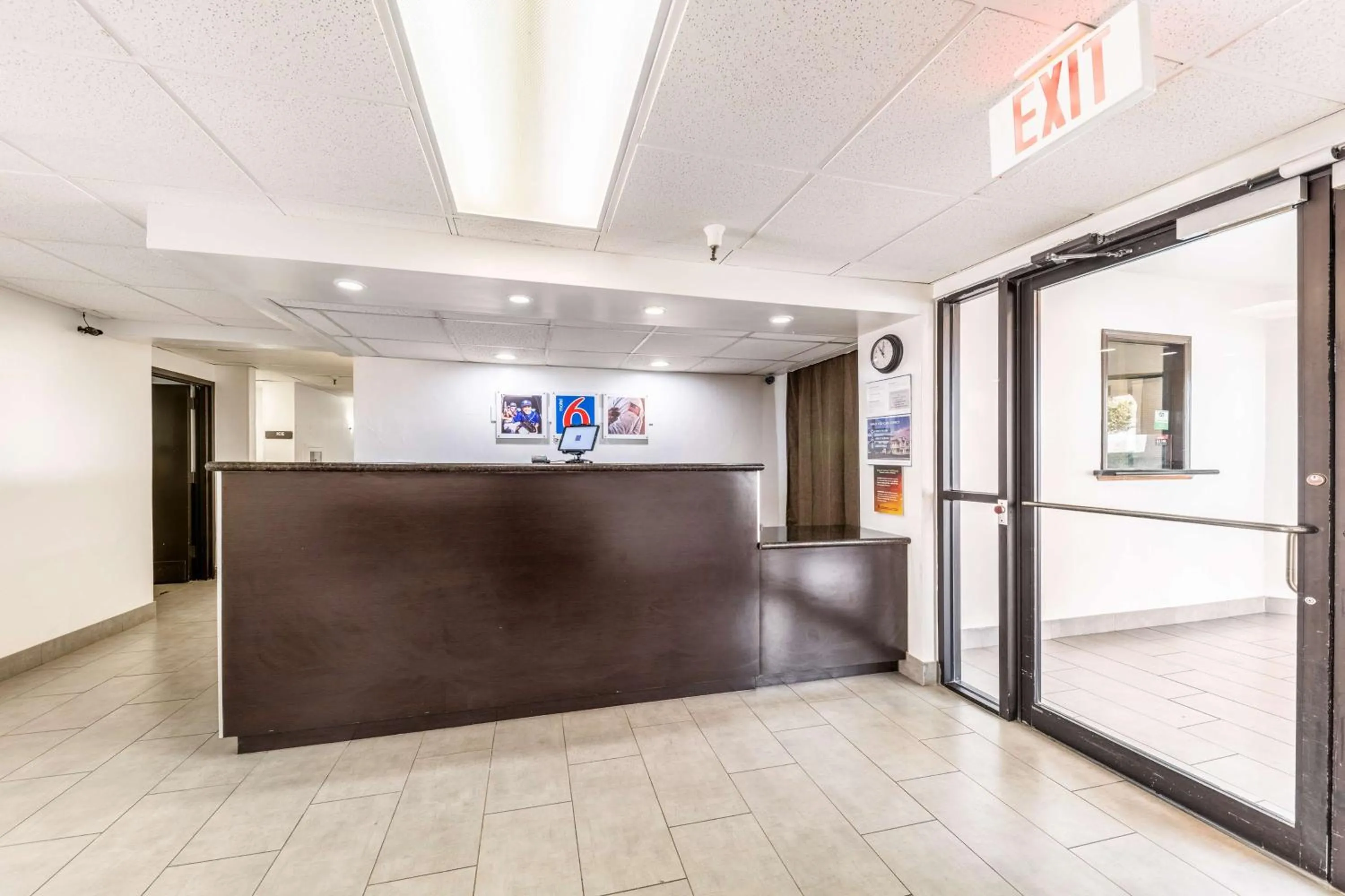 Lobby or reception in Motel 6-Lewisville, TX - Medical City