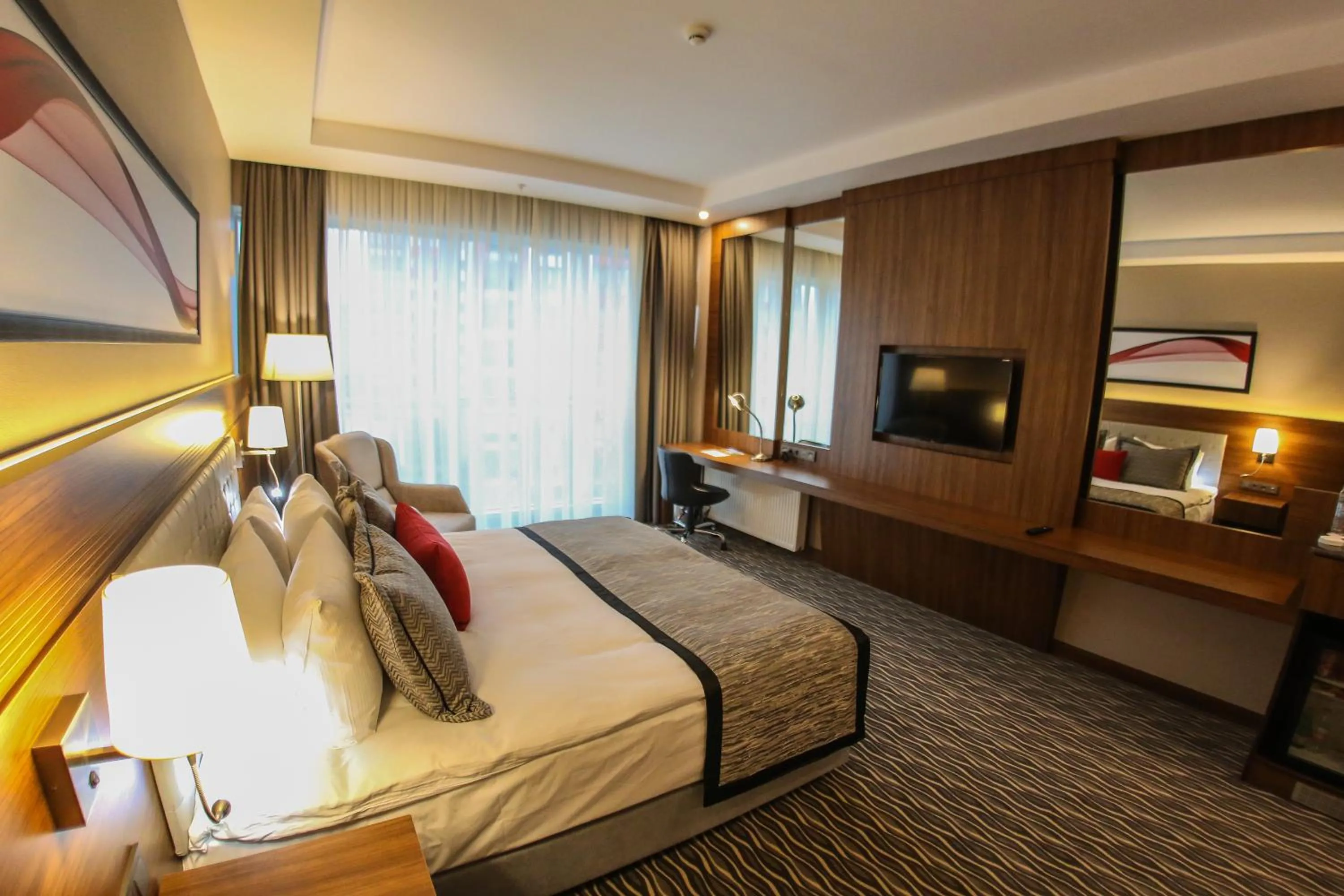 TV and multimedia, Bed in Ramada by Wyndham Nigde