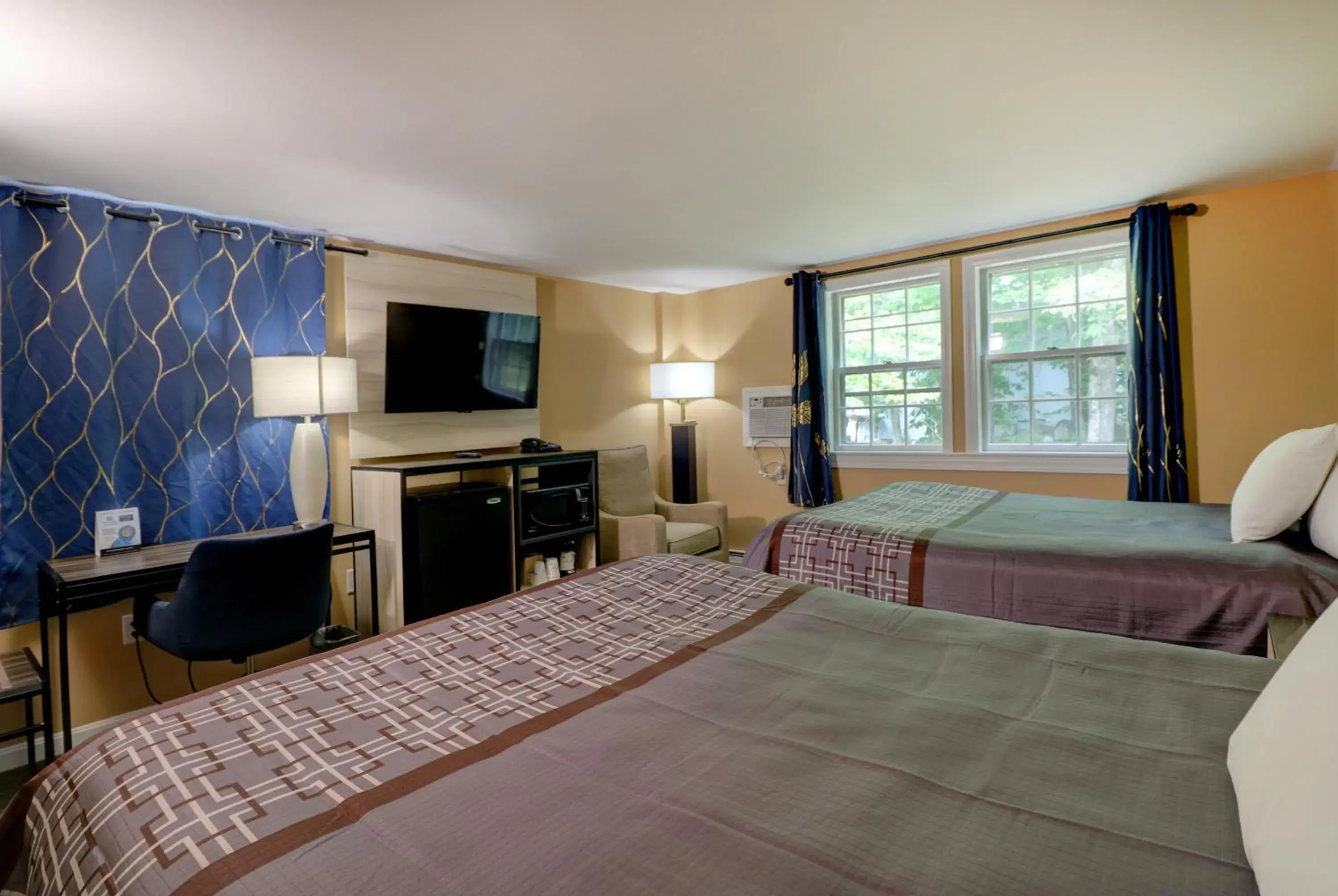 Standard Queen Room in Yankee Clipper Inn, SureStay Collection by Best Western Standard Queen Room in Yankee Clipper Inn, SureStay Collection by Best Western