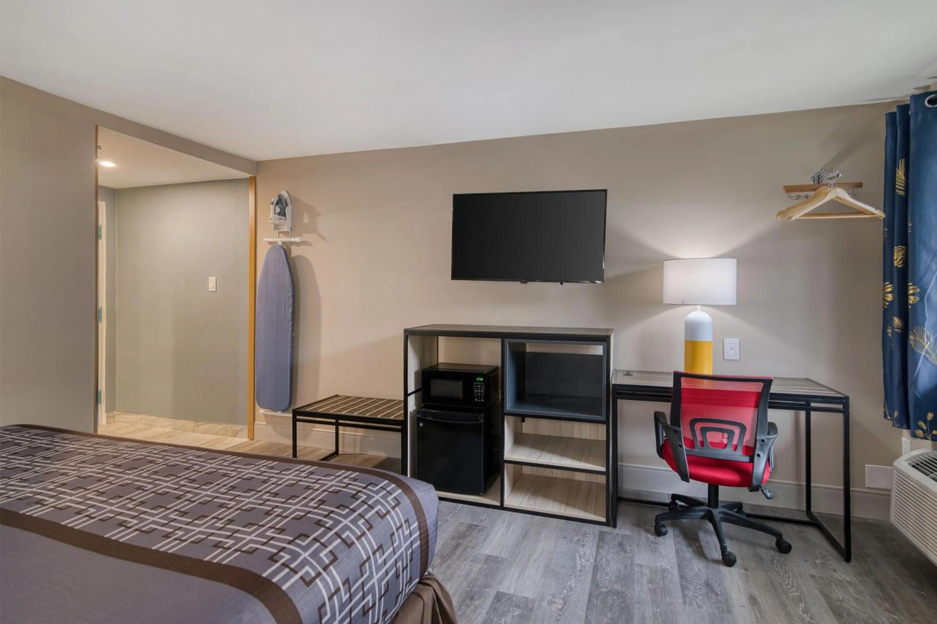 Bedroom, Bed in Yankee Clipper Inn, SureStay Collection by Best Western