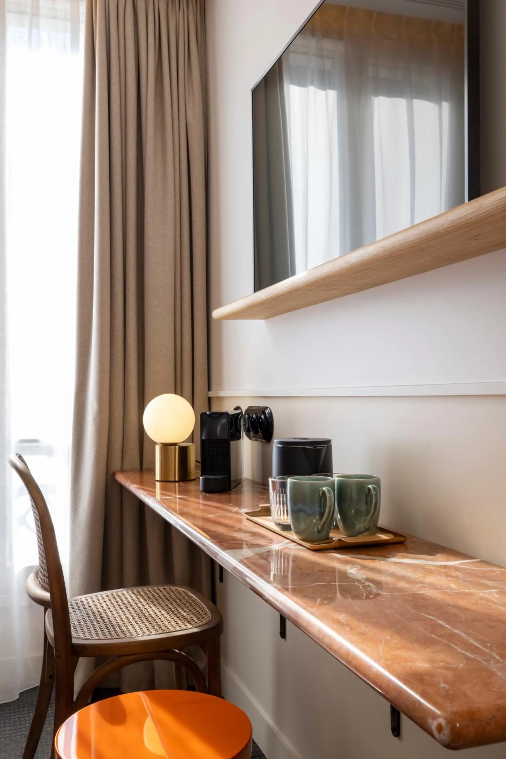 TV and multimedia in Dadou Paris