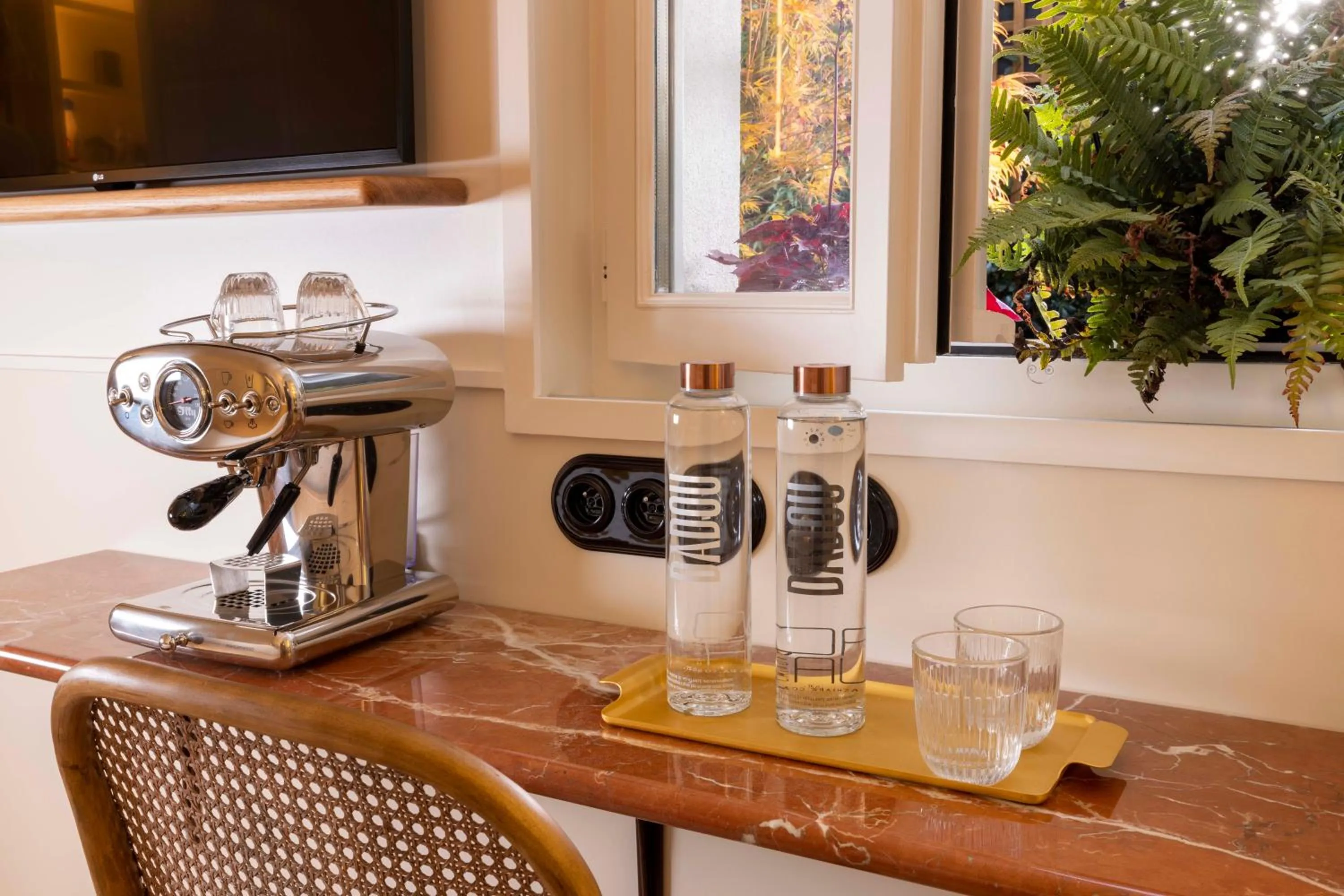 Coffee/tea facilities in Dadou Paris