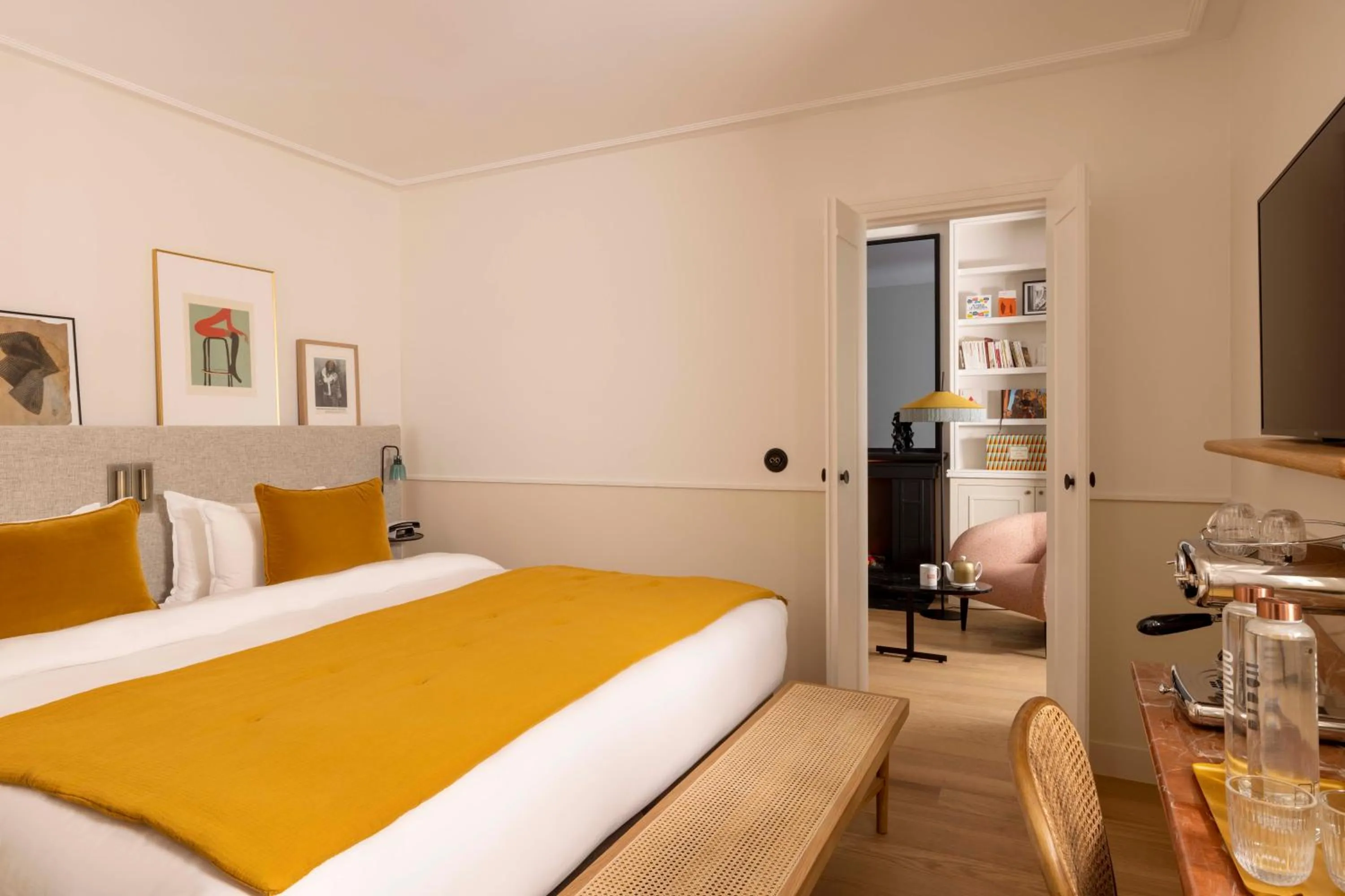 Bedroom, Bed in Dadou Paris