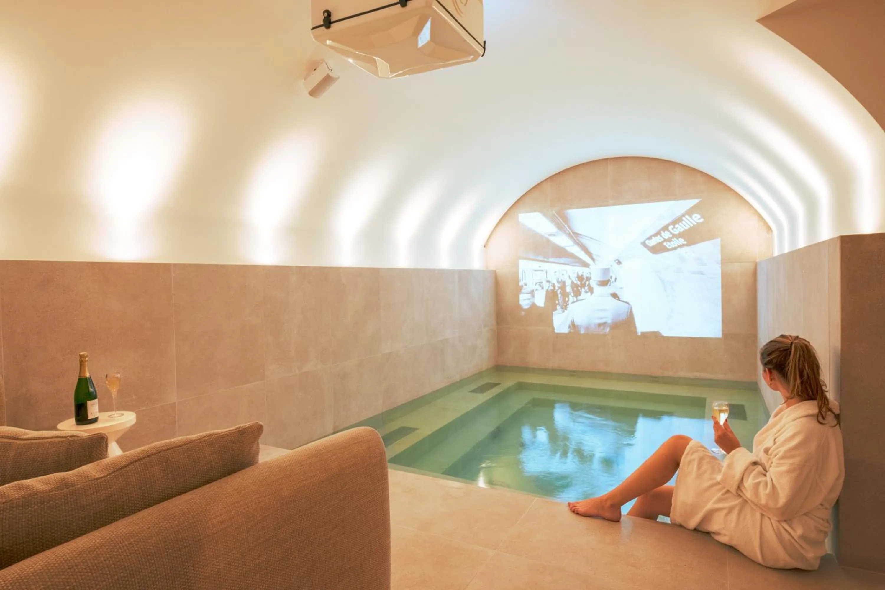 Swimming pool in Dadou Paris