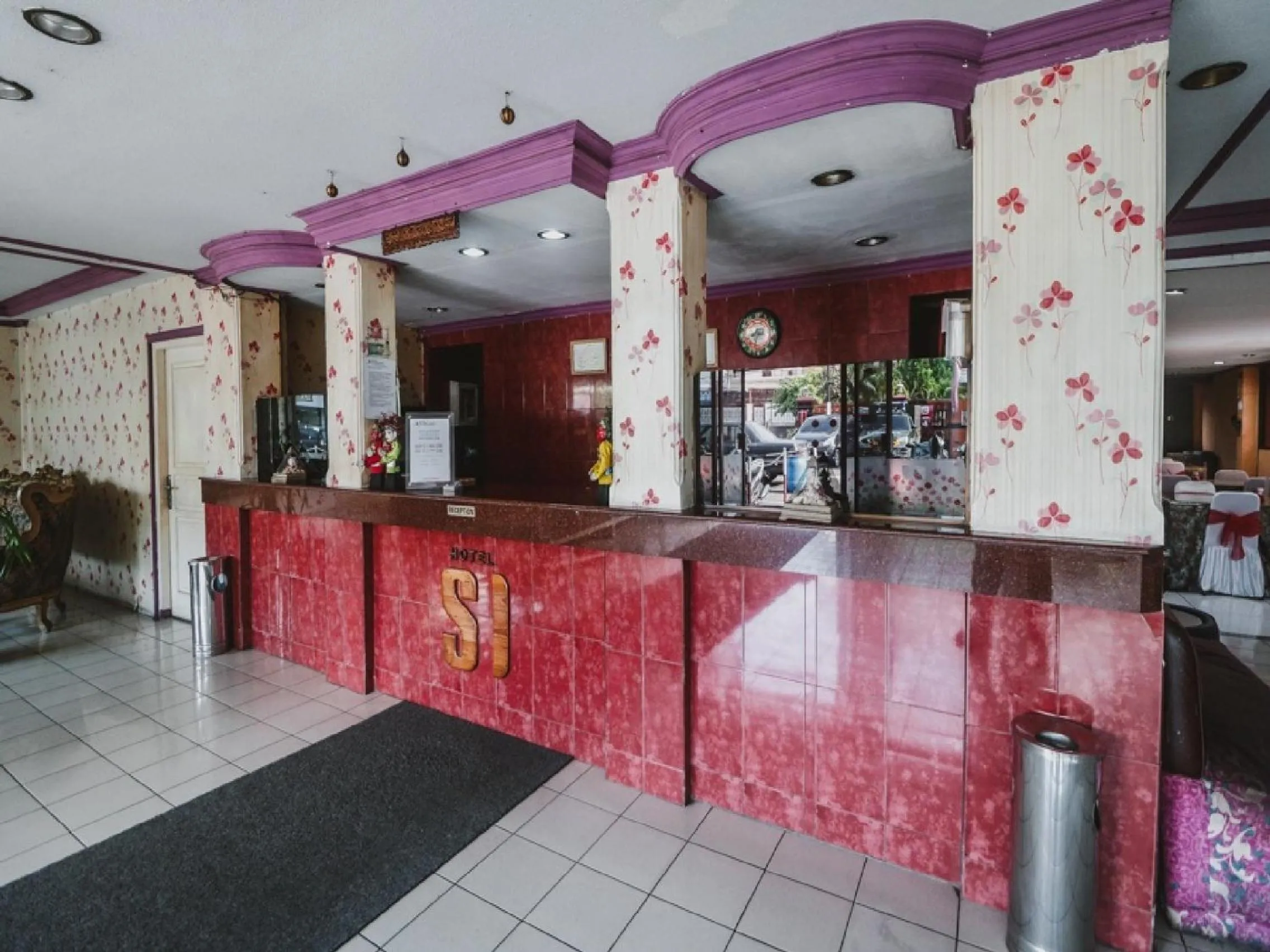 Lobby or reception in RedDoorz Plus near RSCM Jakarta