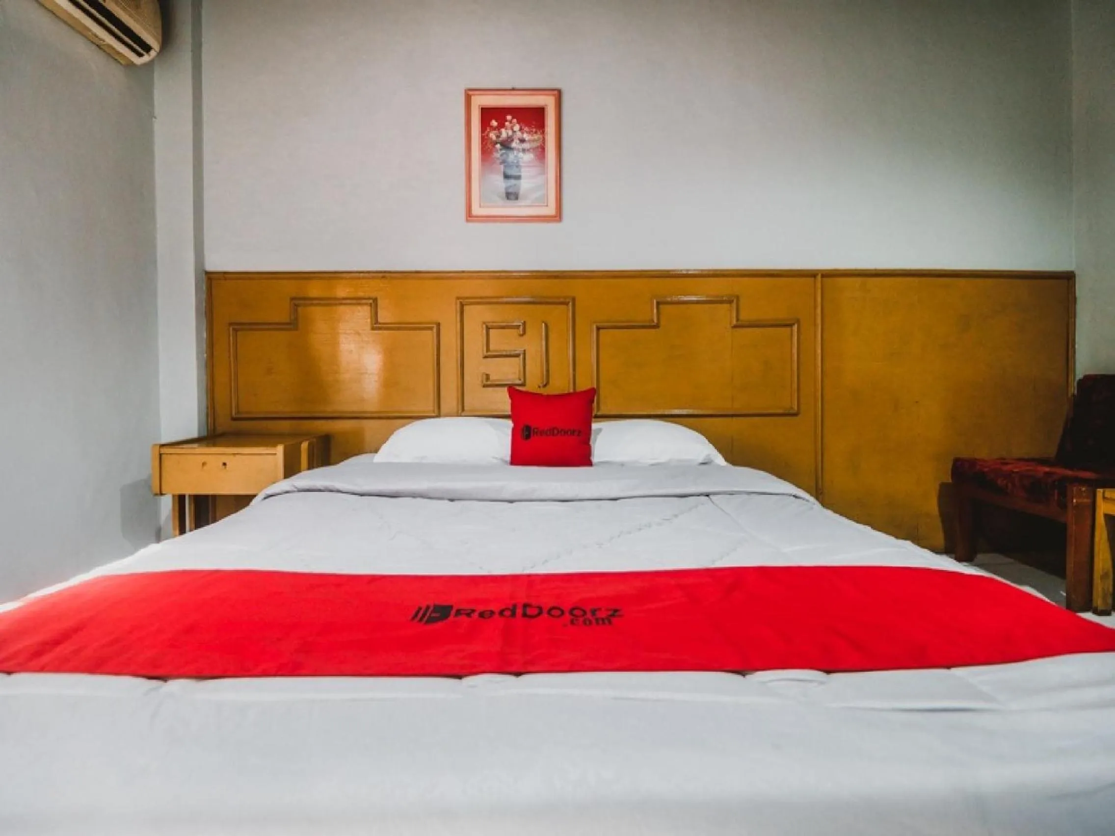 Bedroom, Bed in RedDoorz Plus near RSCM Jakarta