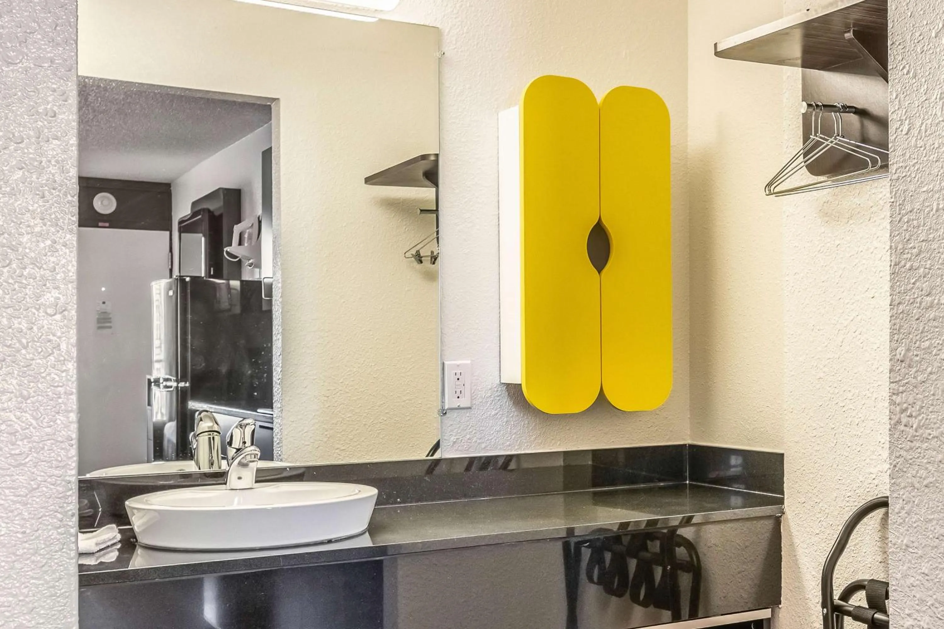 Photo of the whole room in Studio 6-Little Rock, AR - West