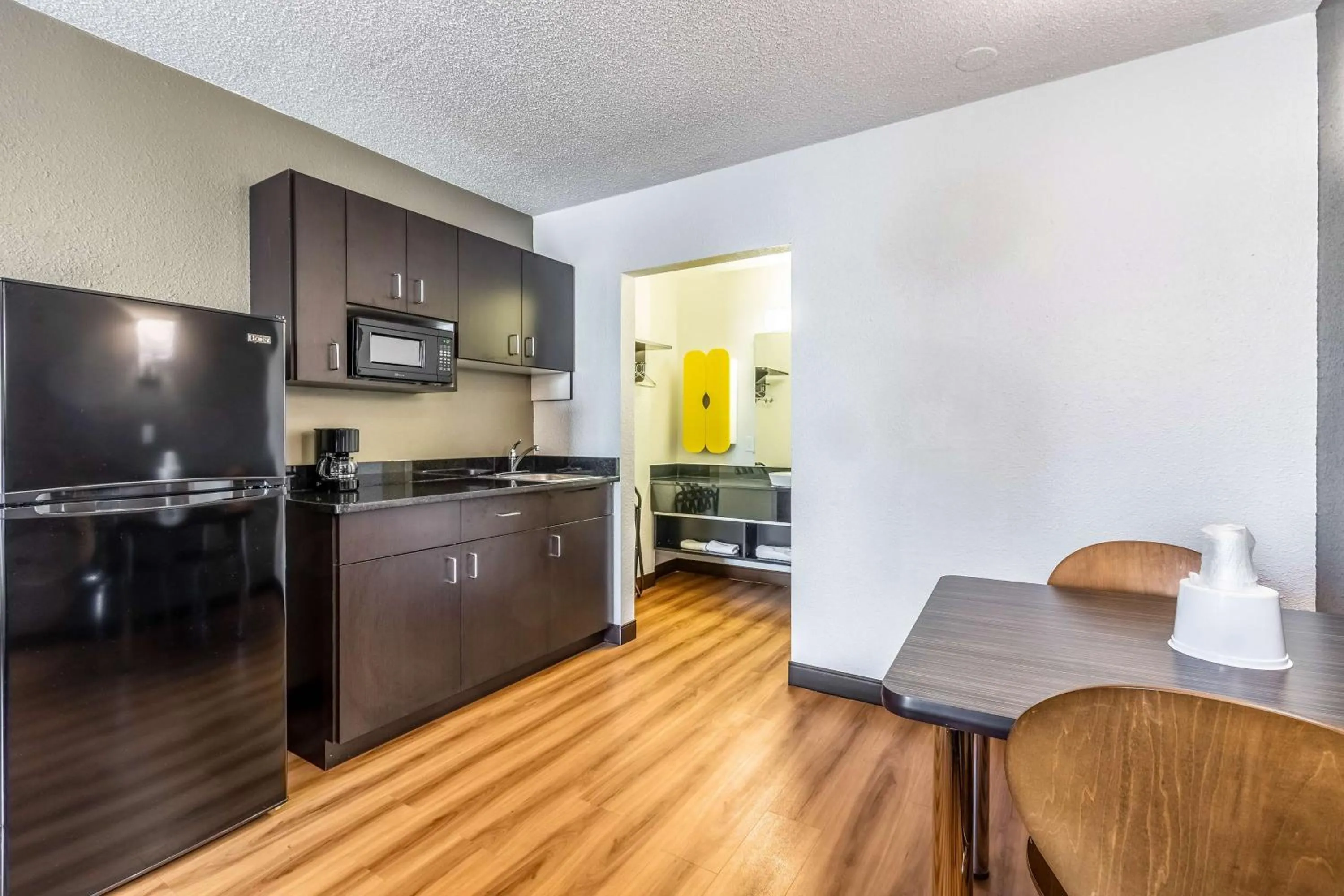 Kitchen or kitchenette in Studio 6-Little Rock, AR - West