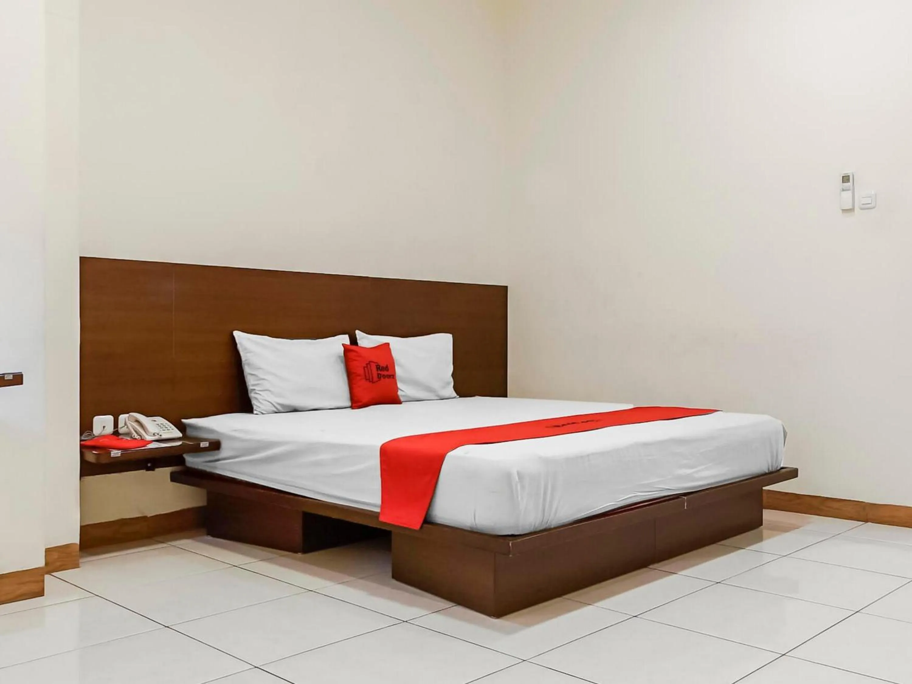 Bedroom, Bed in RedDoorz Plus at Karebosi Area 2 Makassar