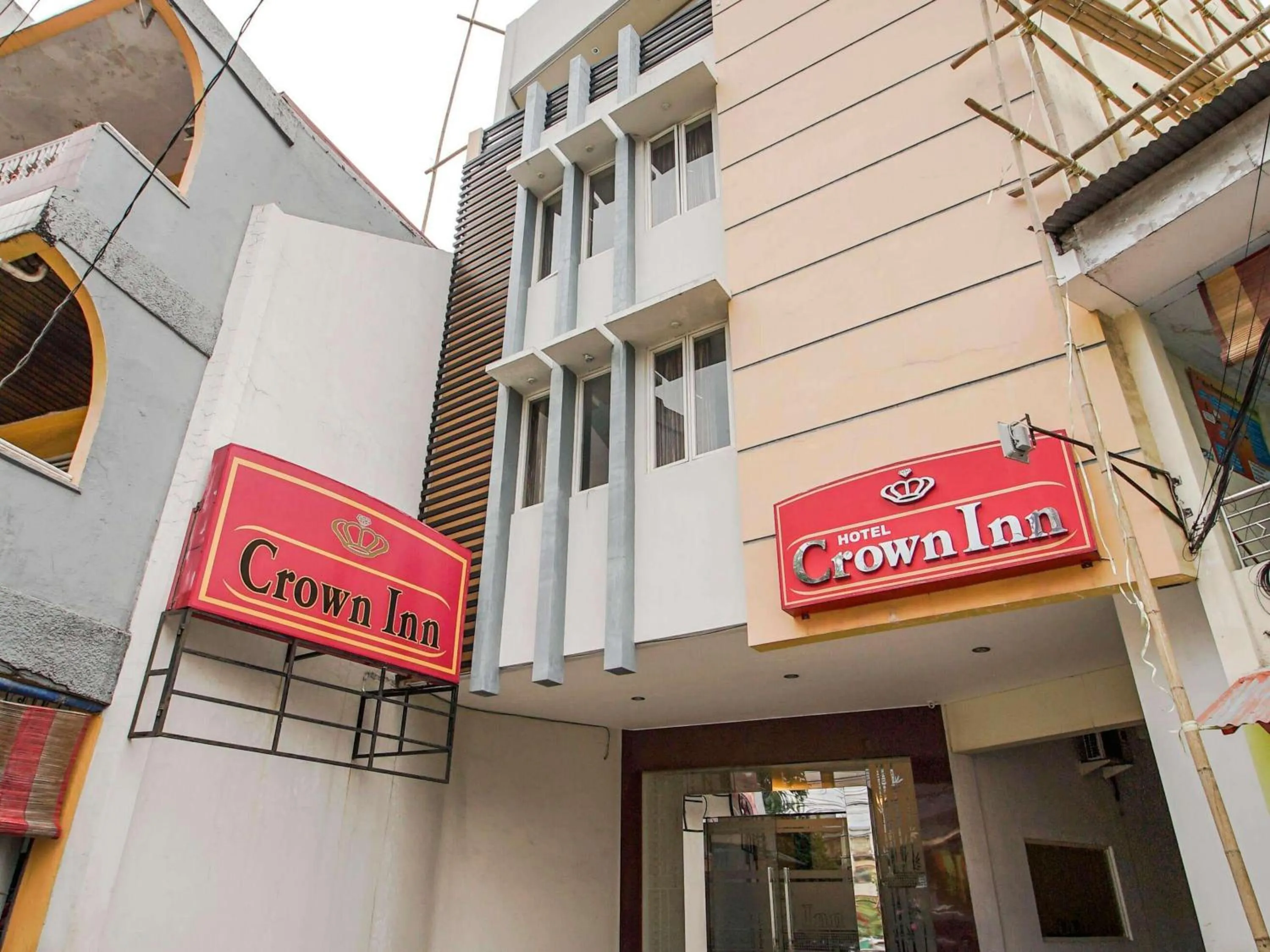 Facade/entrance in RedDoorz Plus at Karebosi Area 2 Makassar