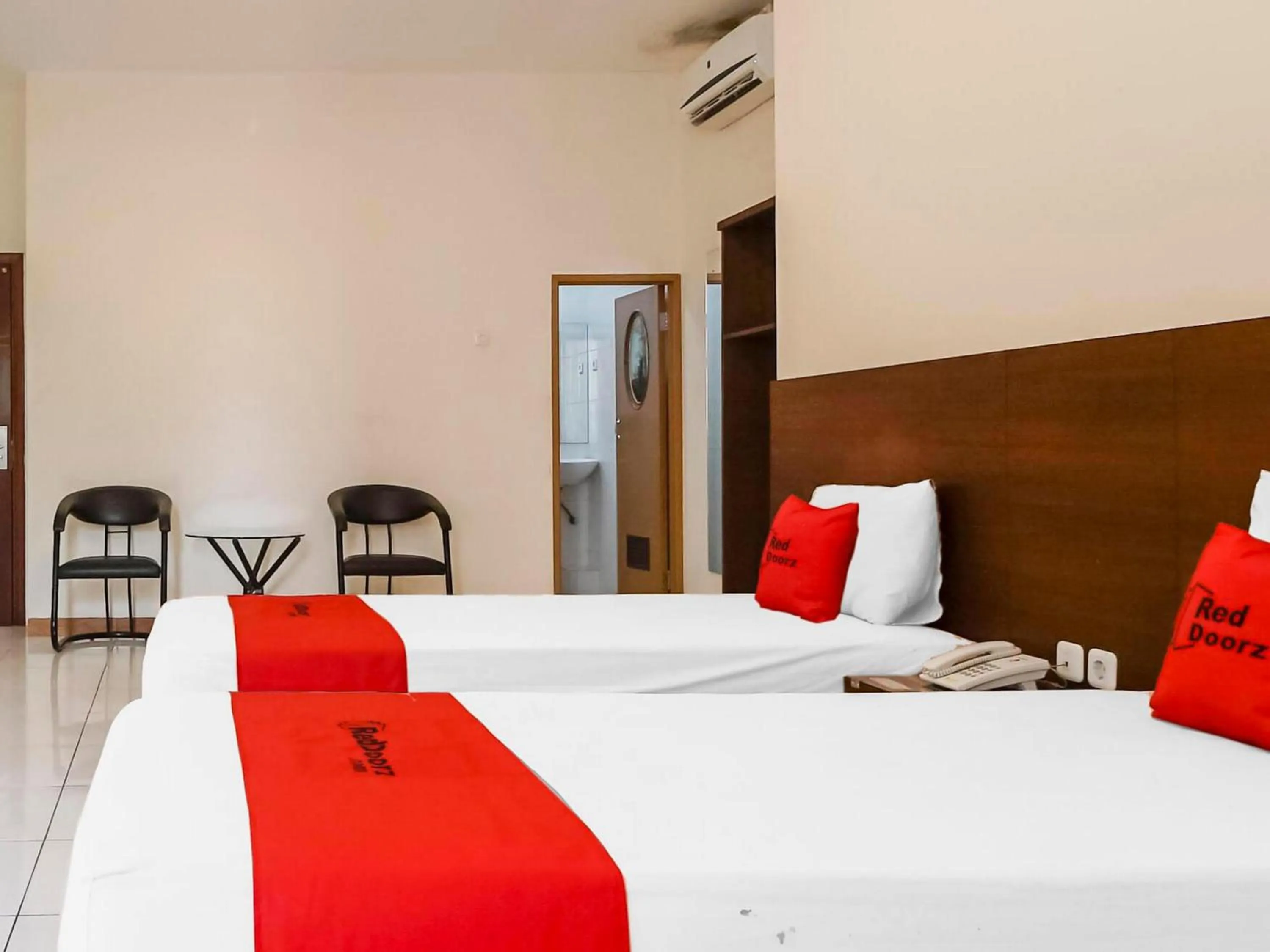 Bedroom, Bed in RedDoorz Plus at Karebosi Area 2 Makassar