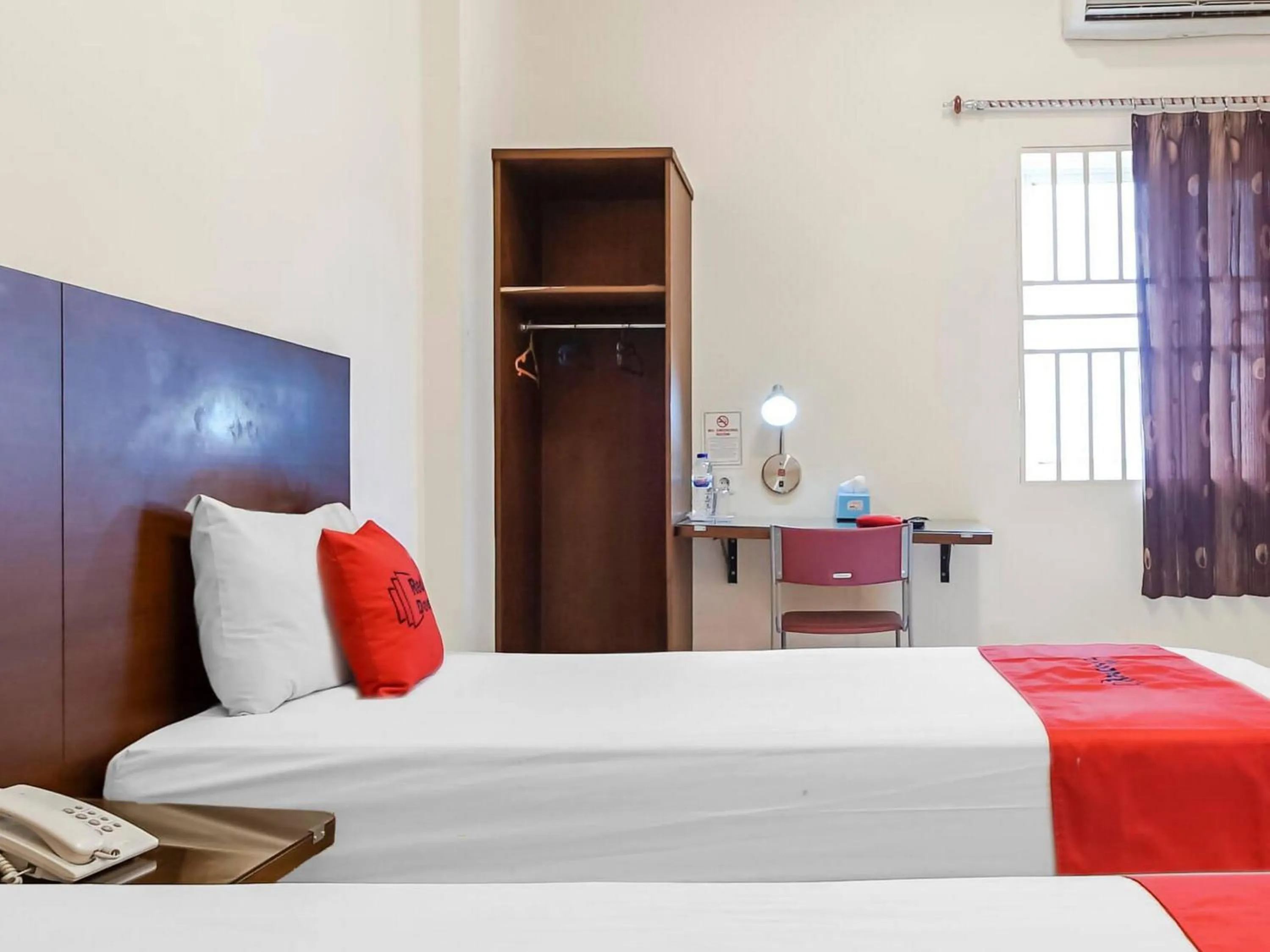 Bedroom, Bed in RedDoorz Plus at Karebosi Area 2 Makassar
