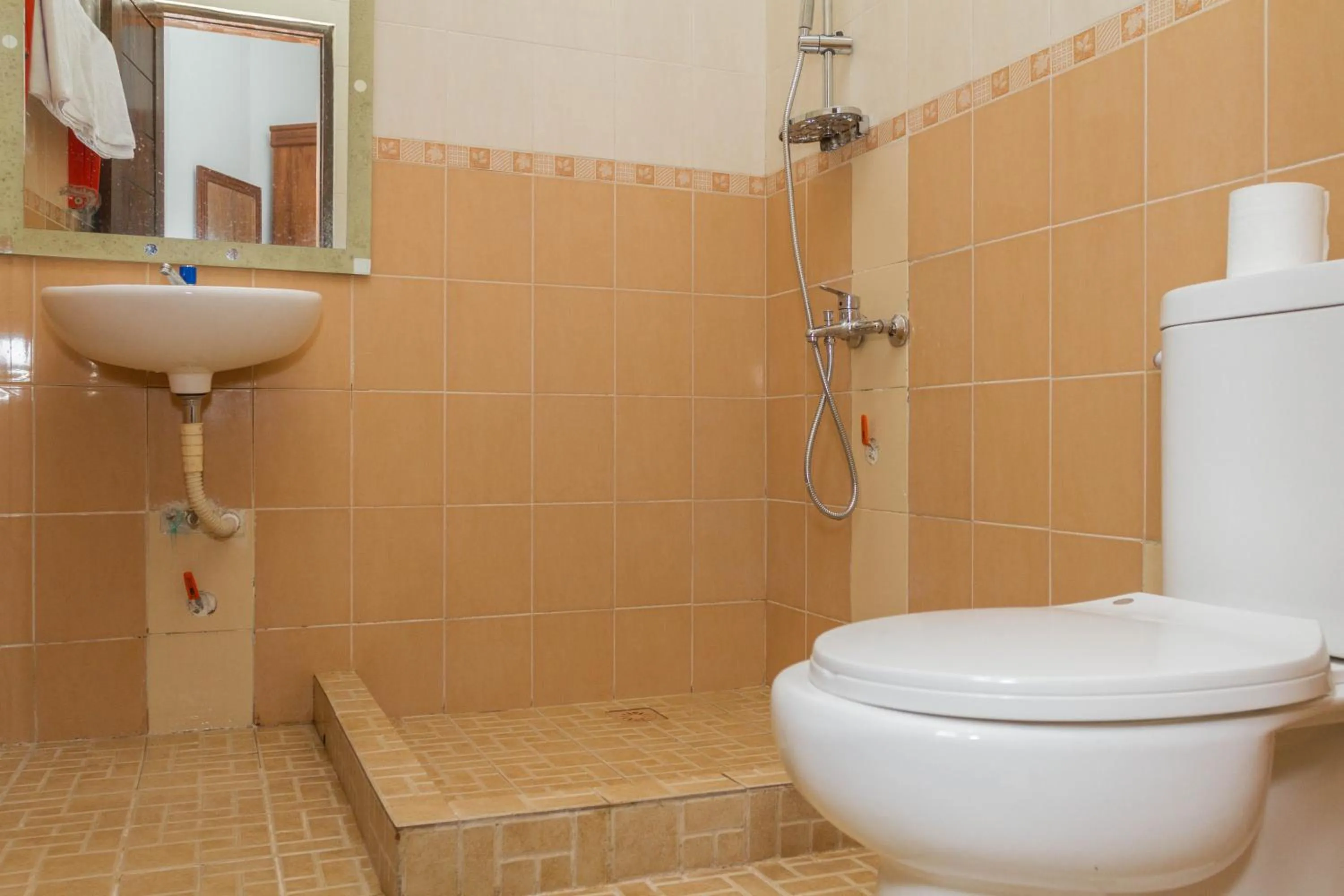 Bathroom in RedDoorz near Jatinangor Town Square