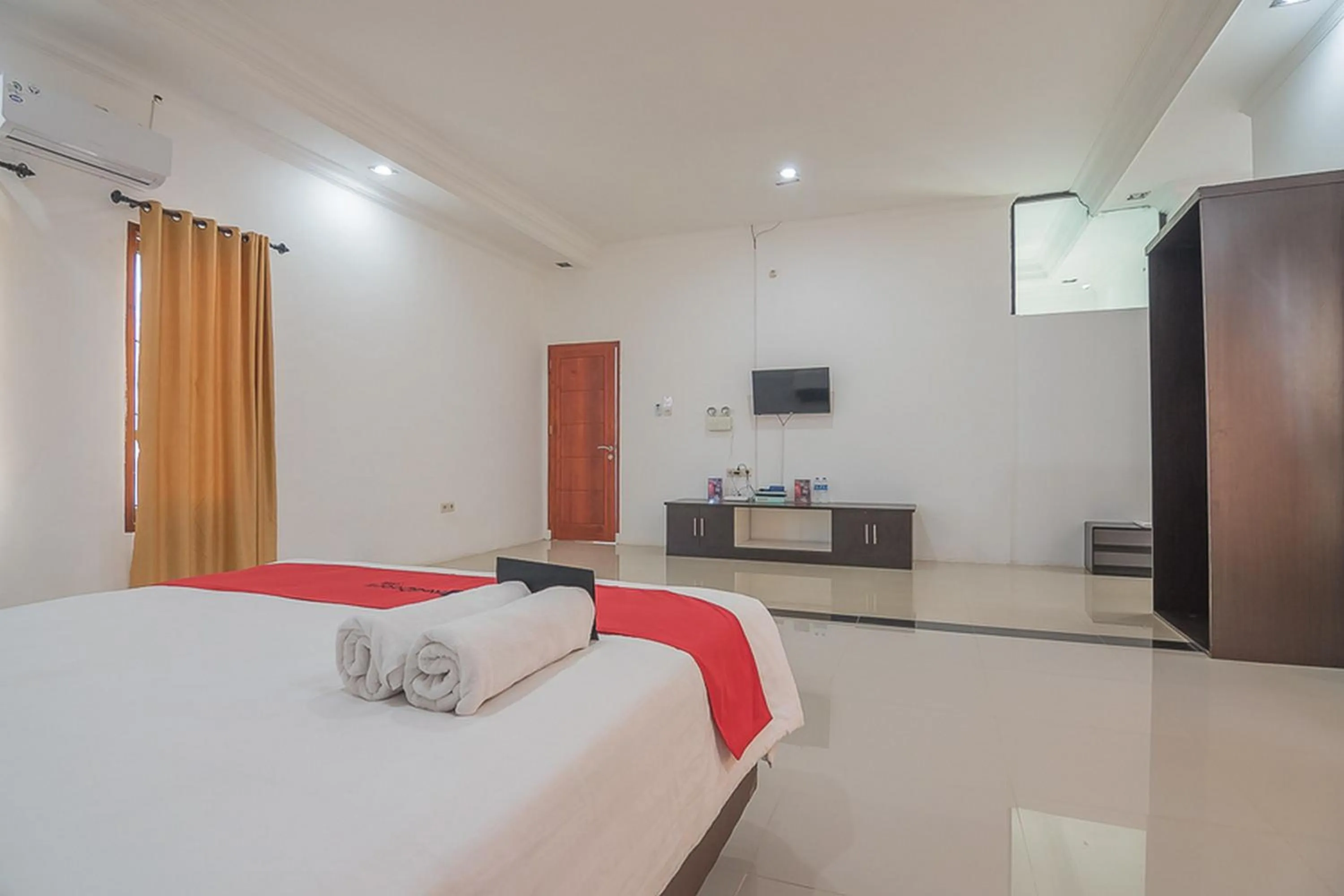Bed in RedDoorz near Jatinangor Town Square
