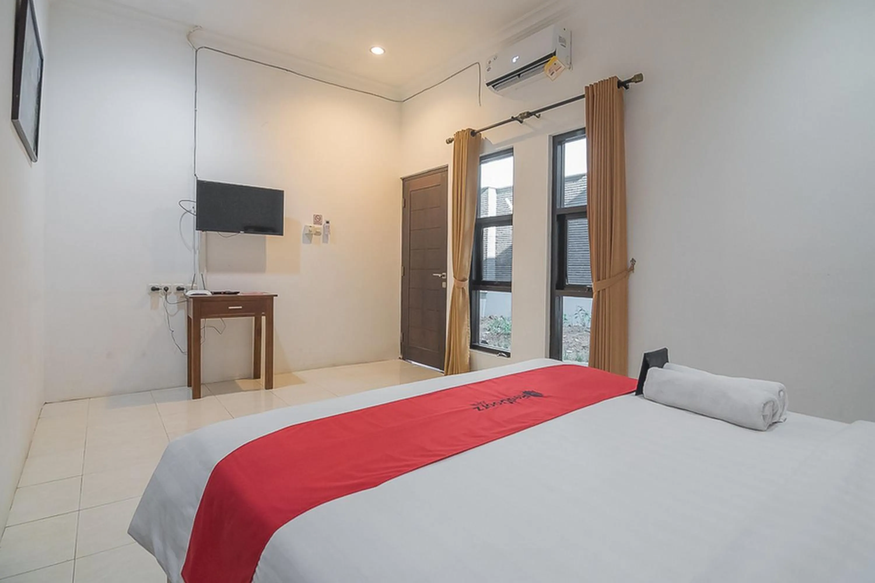 Bed in RedDoorz near Jatinangor Town Square