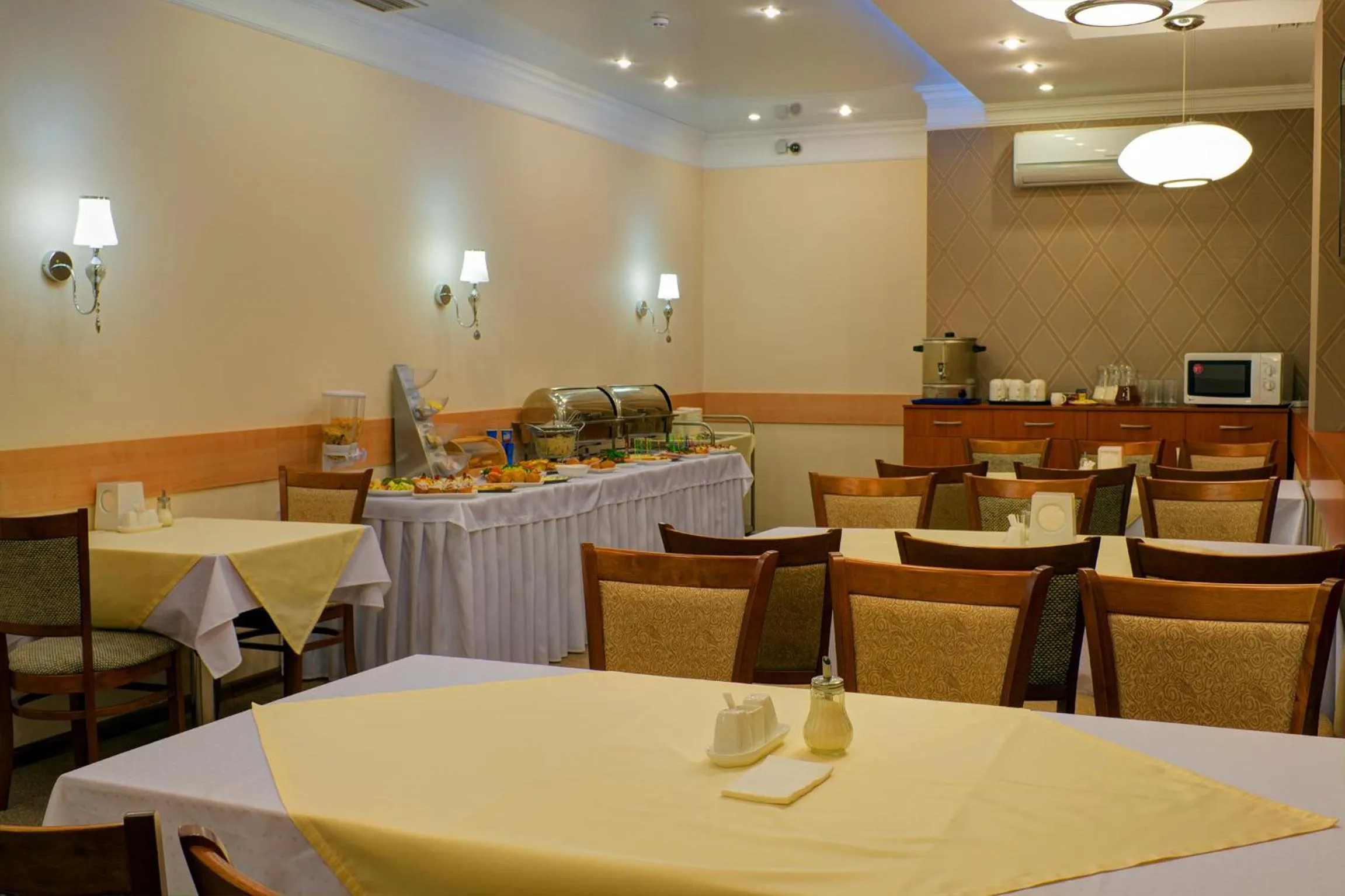 Restaurant/places to eat in Torgay Hotel