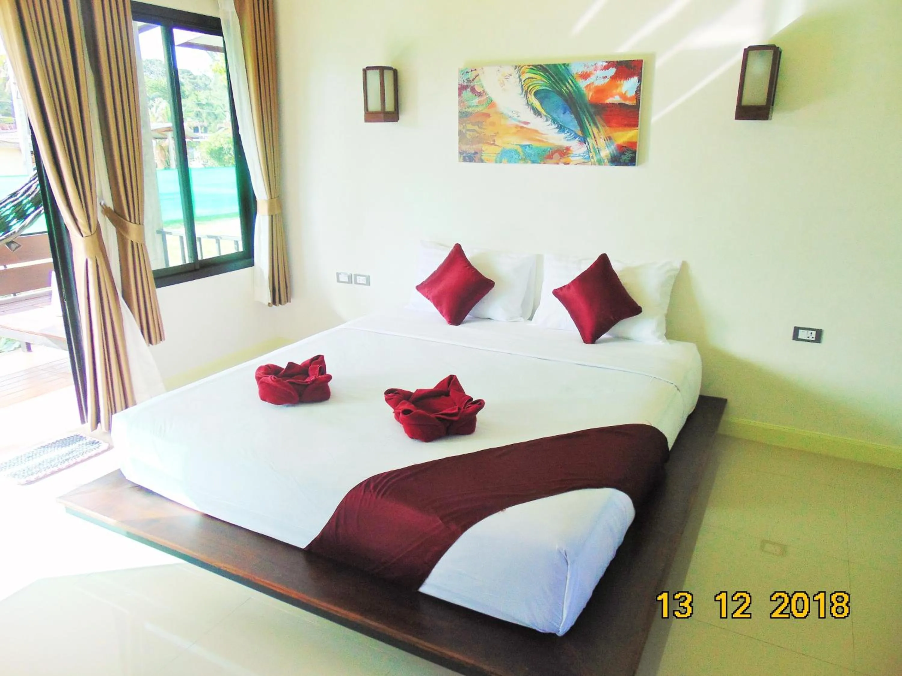 Bed in Lanta Amara Resort