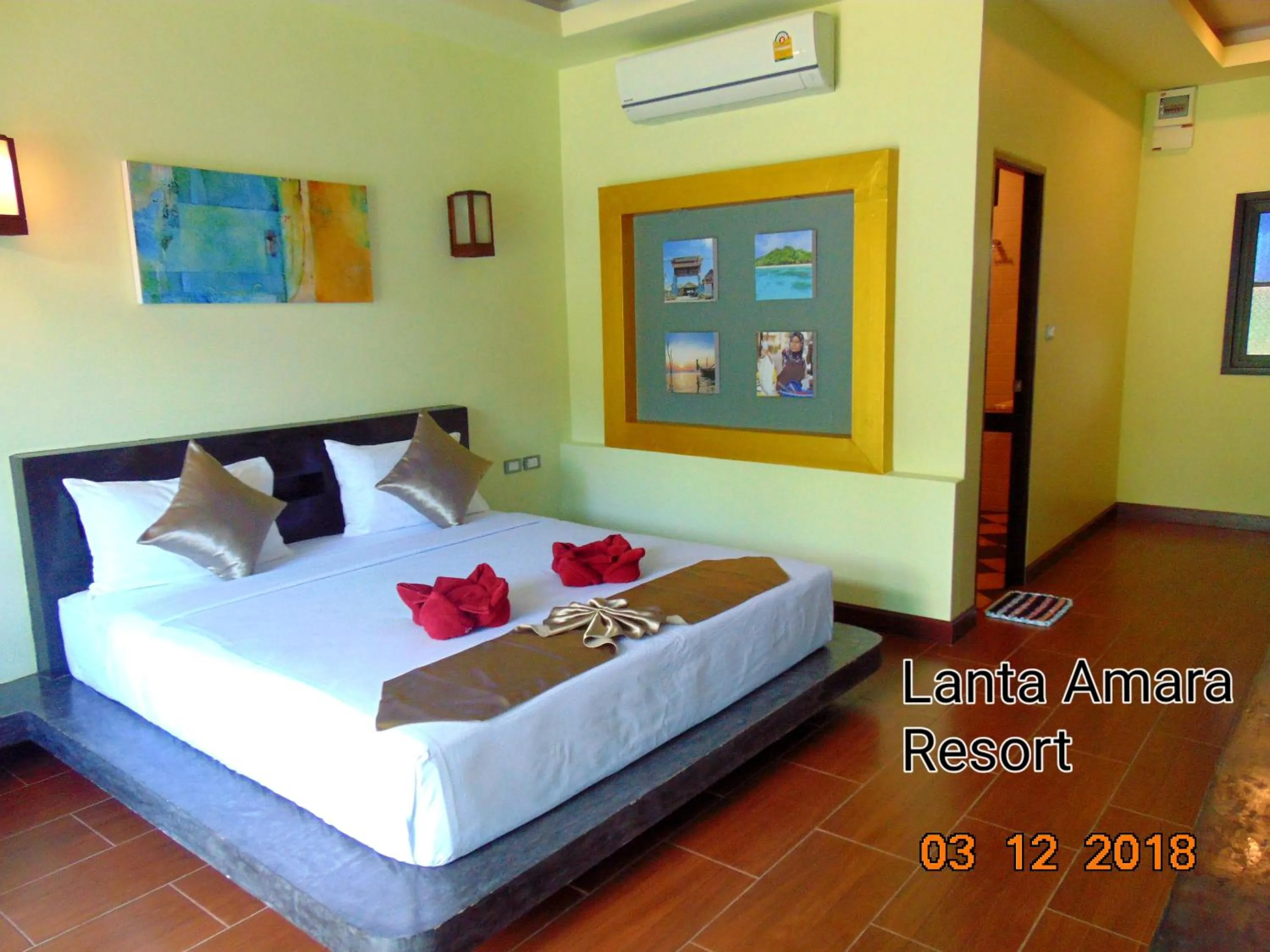 Bed in Lanta Amara Resort