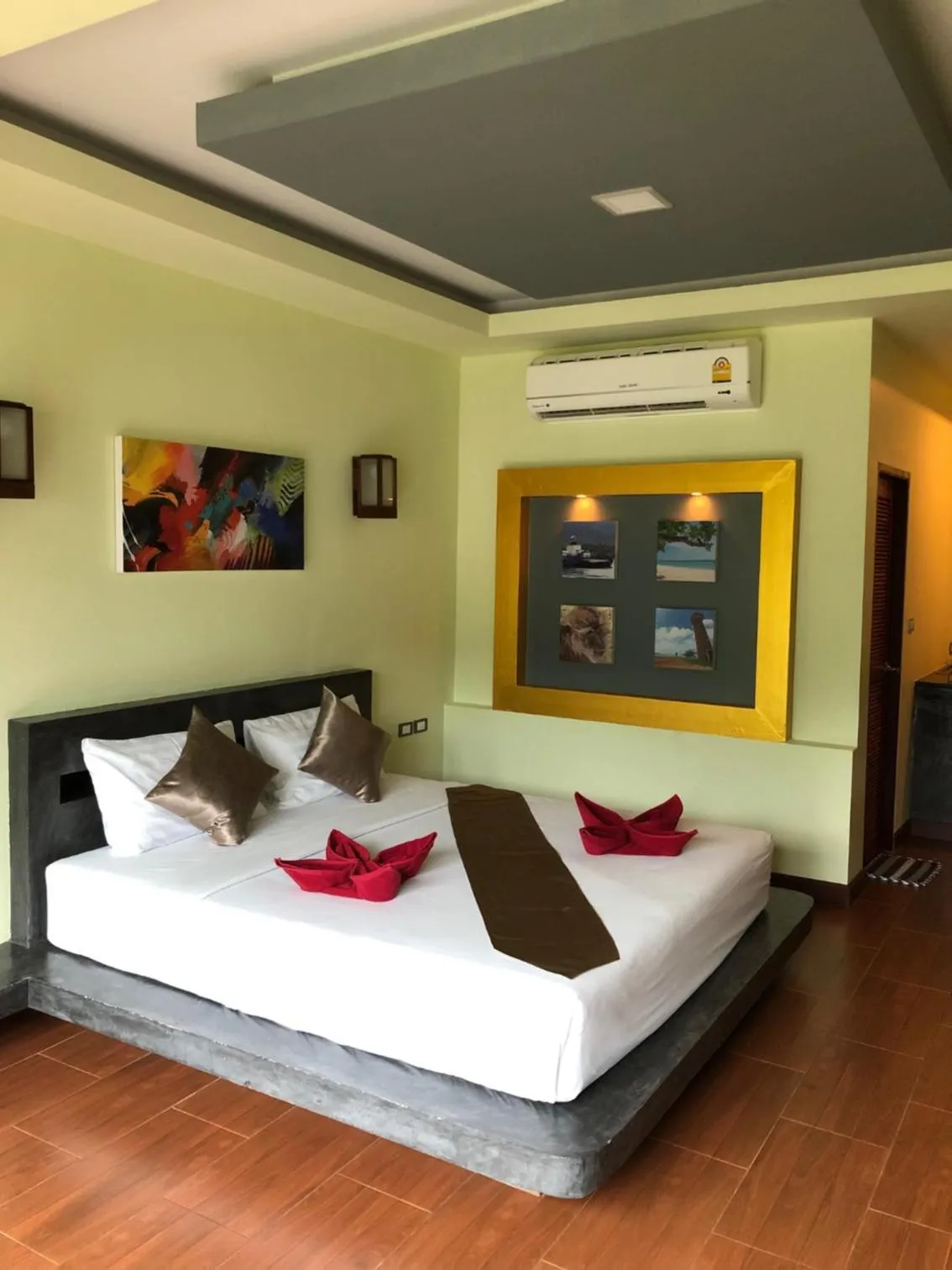 Bed in Lanta Amara Resort