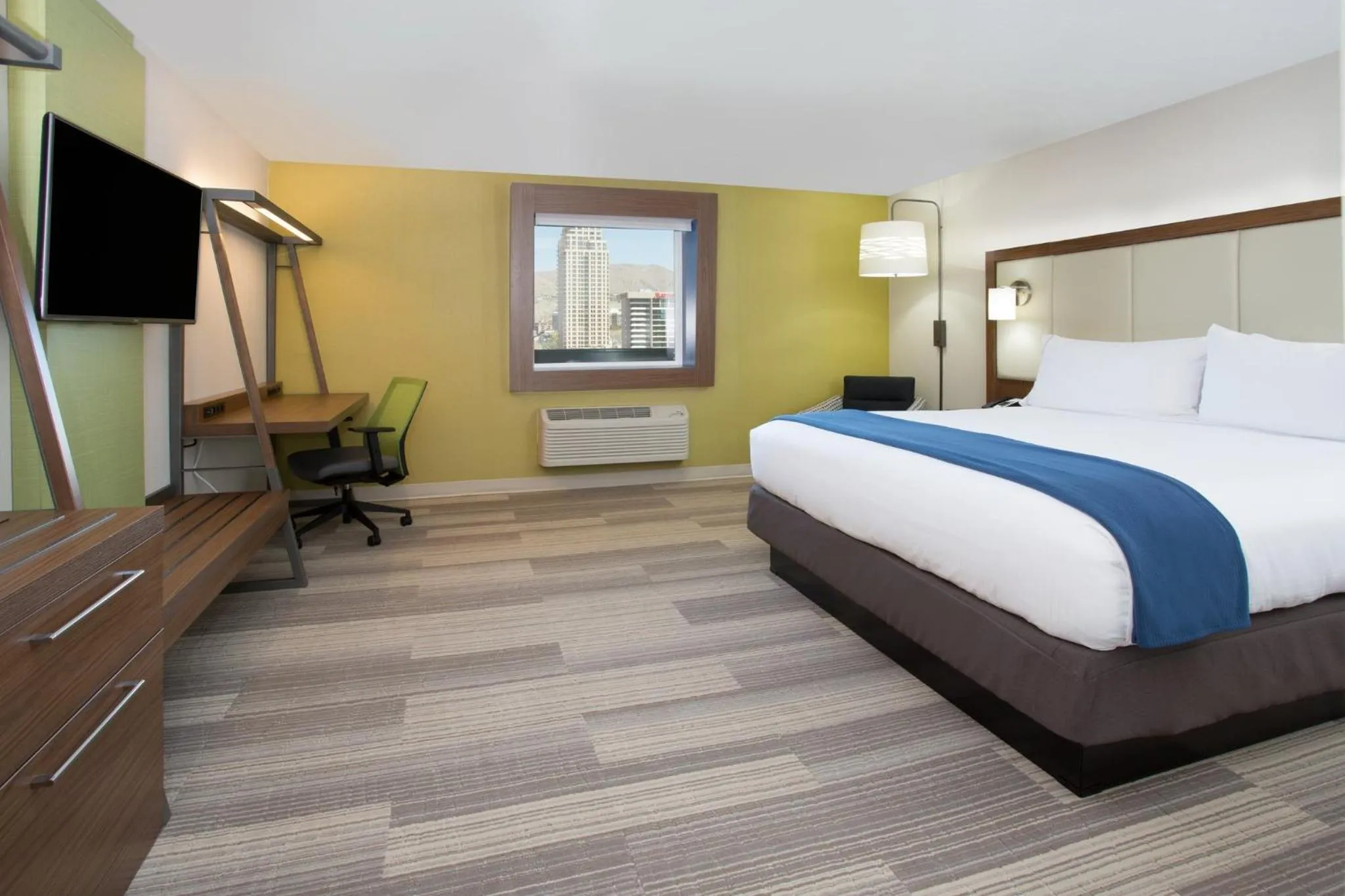 Photo of the whole room, Bed in Holiday Inn Express & Suites - Houston IAH - Beltway 8 by IHG