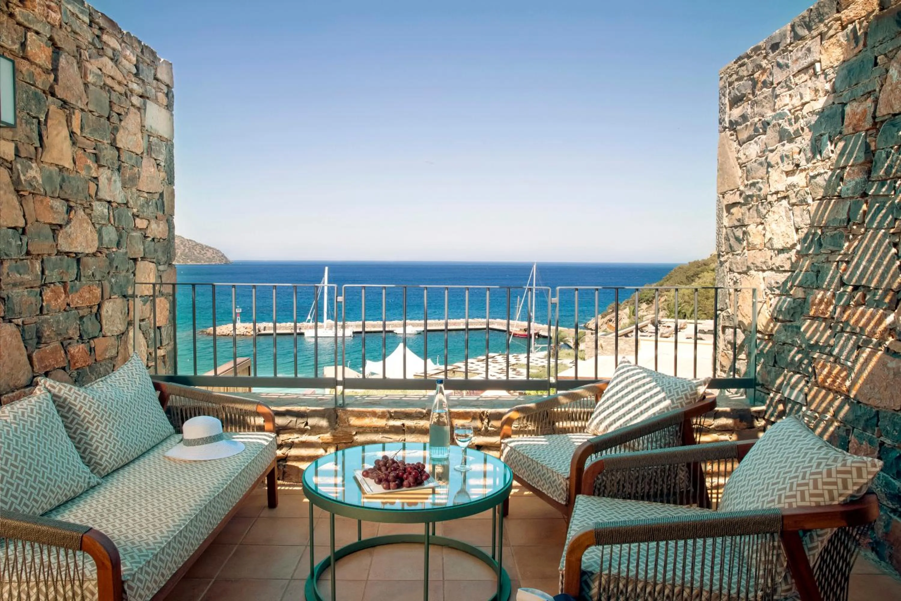 Zeus Eleva Mirabello Bay