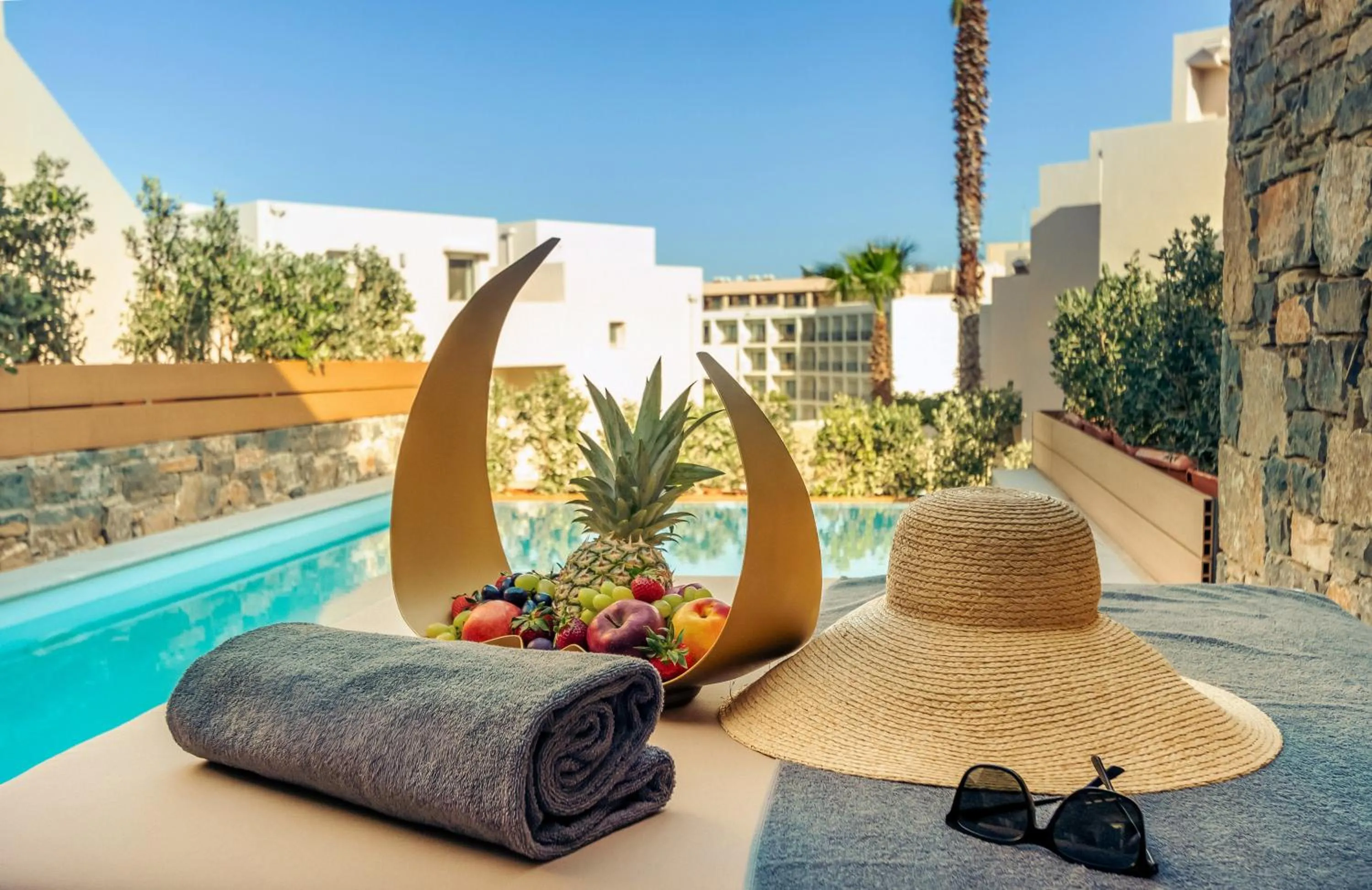 Zeus Eleva Mirabello Bay