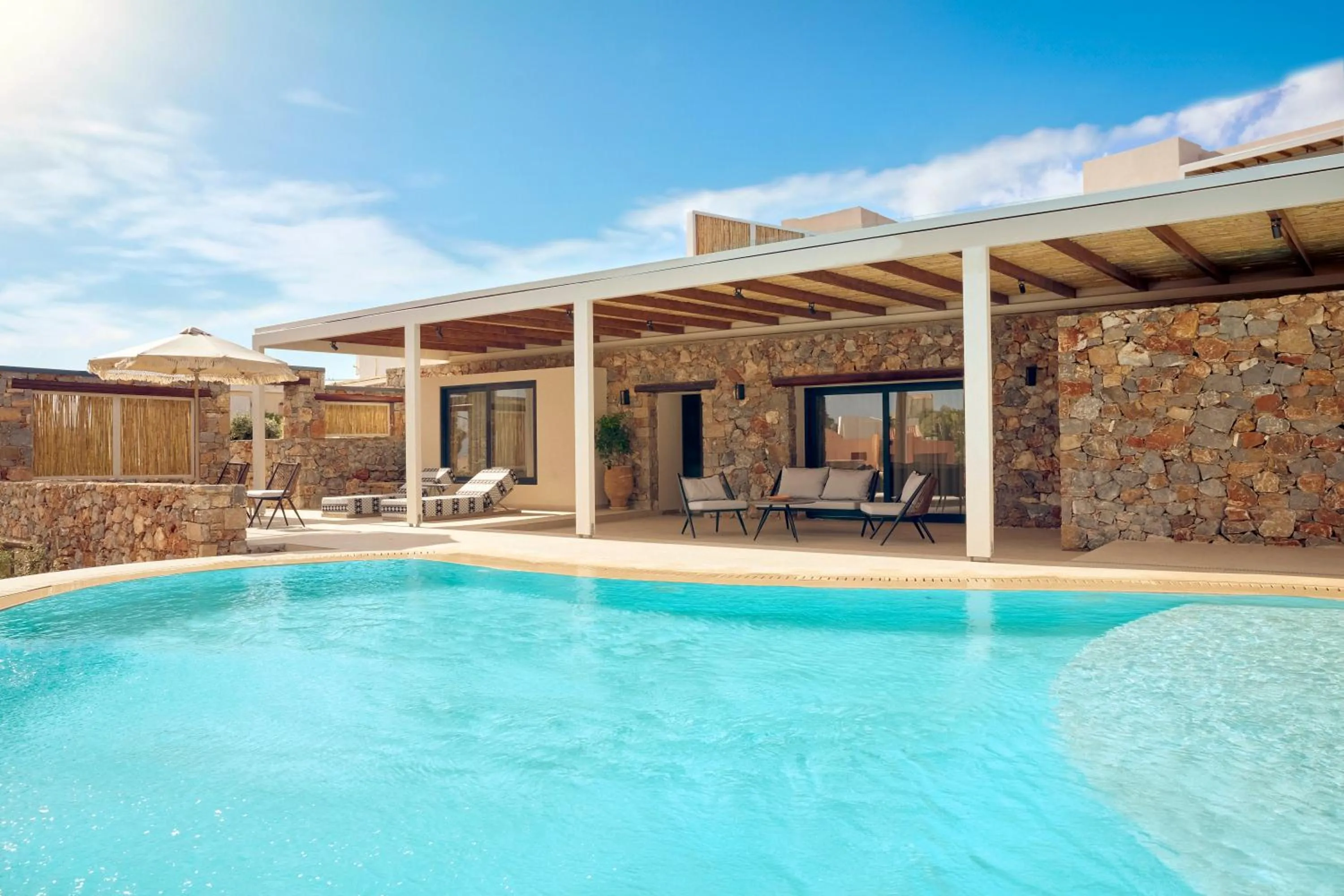 Zeus Eleva Mirabello Bay