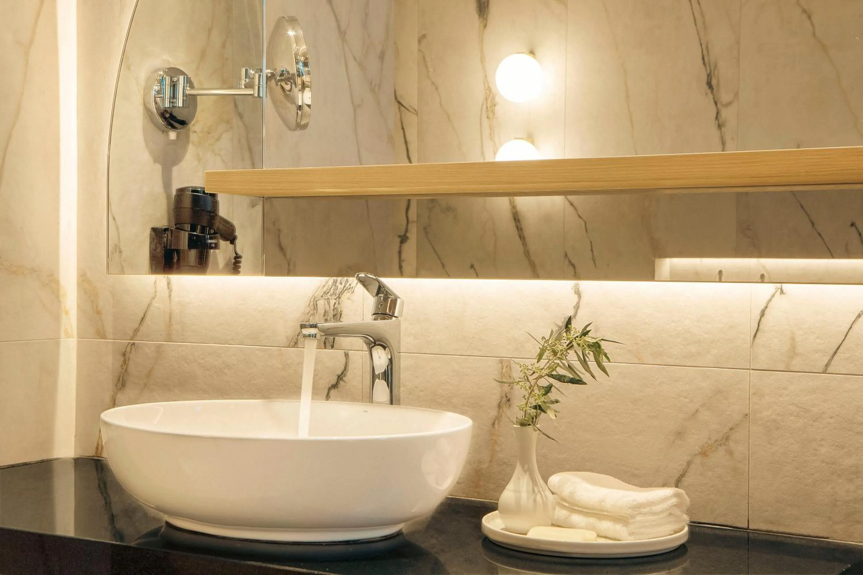 Zeus Eleva Mirabello Bay