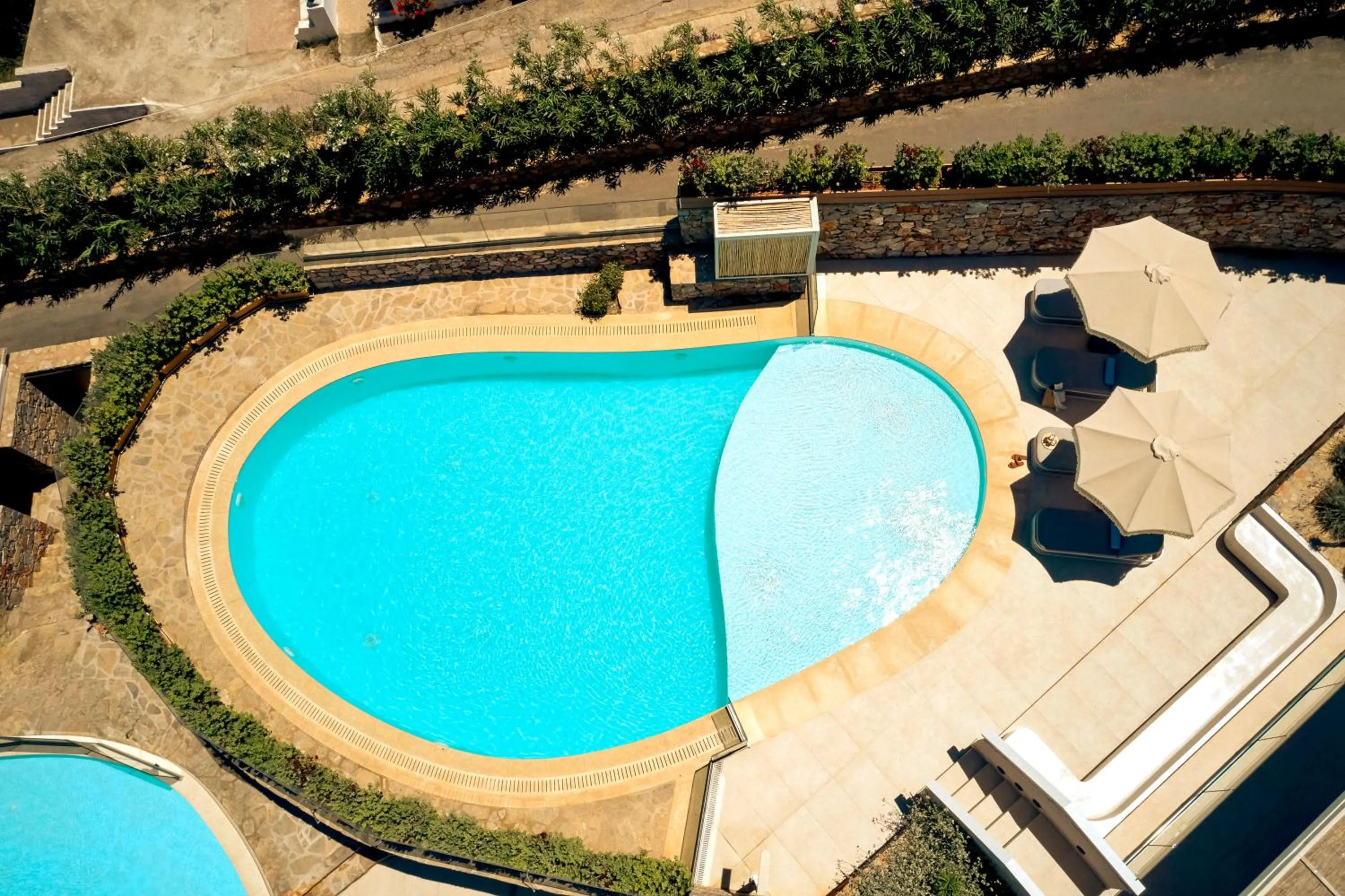 Zeus Eleva Mirabello Bay