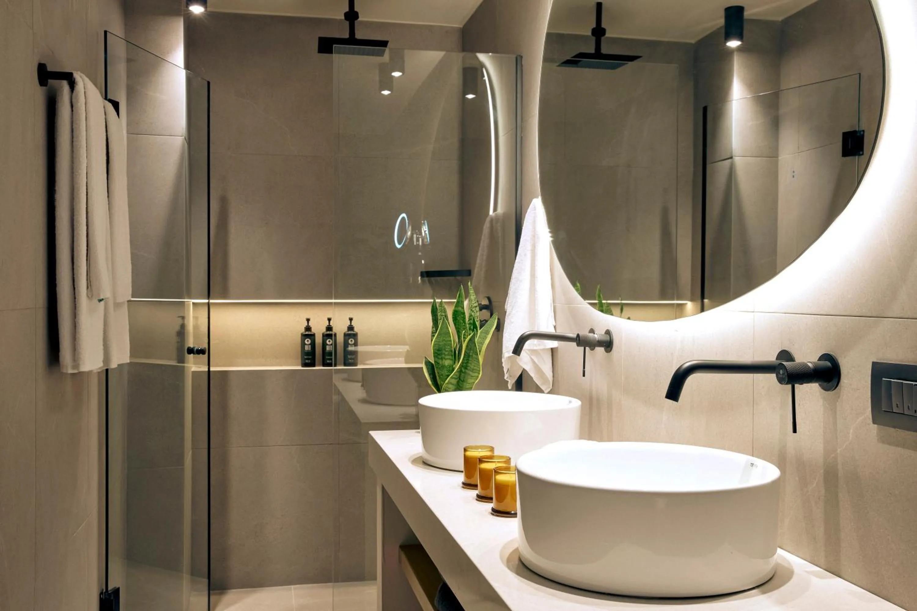 Zeus Eleva Mirabello Bay