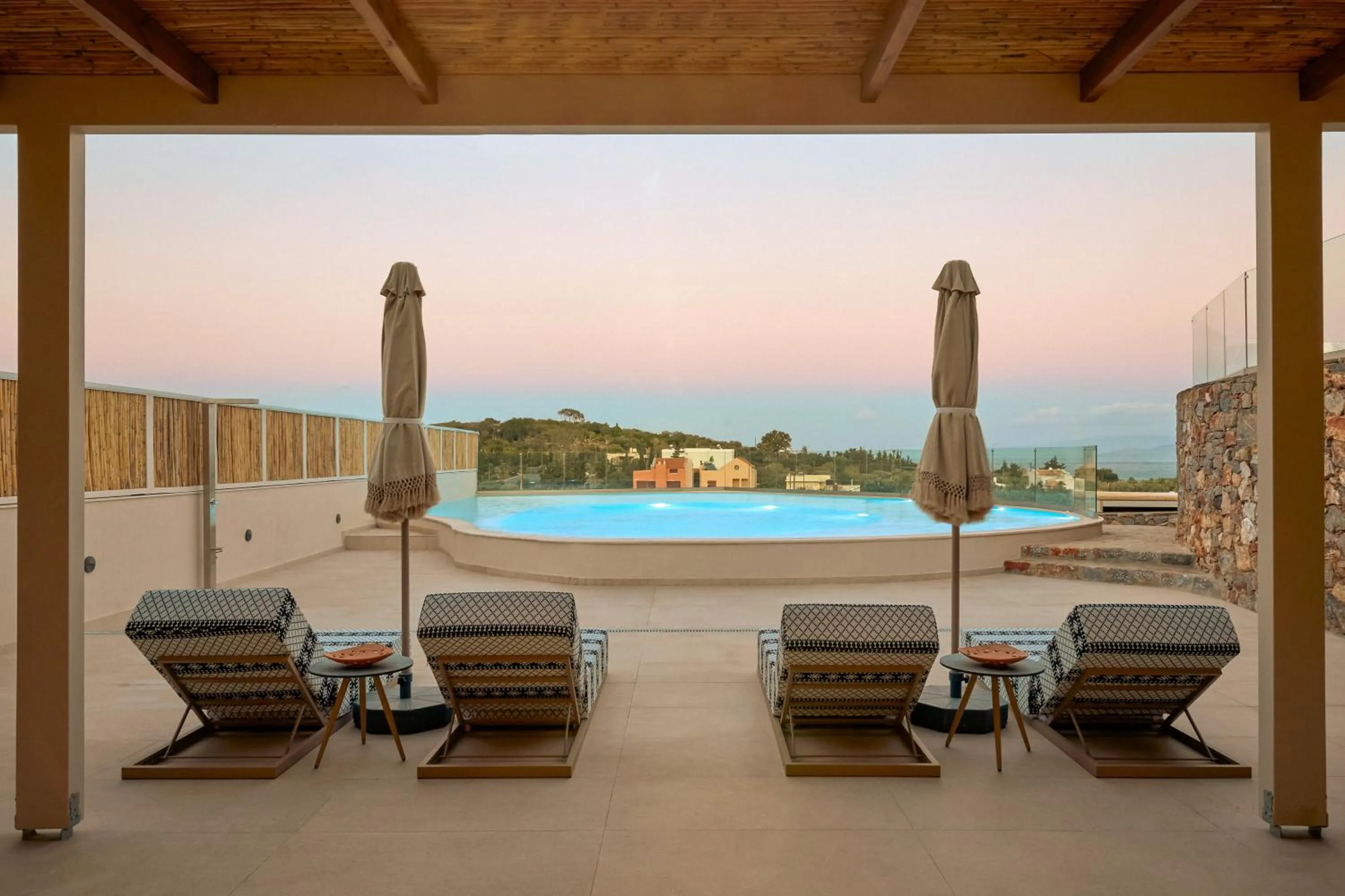 Zeus Eleva Mirabello Bay