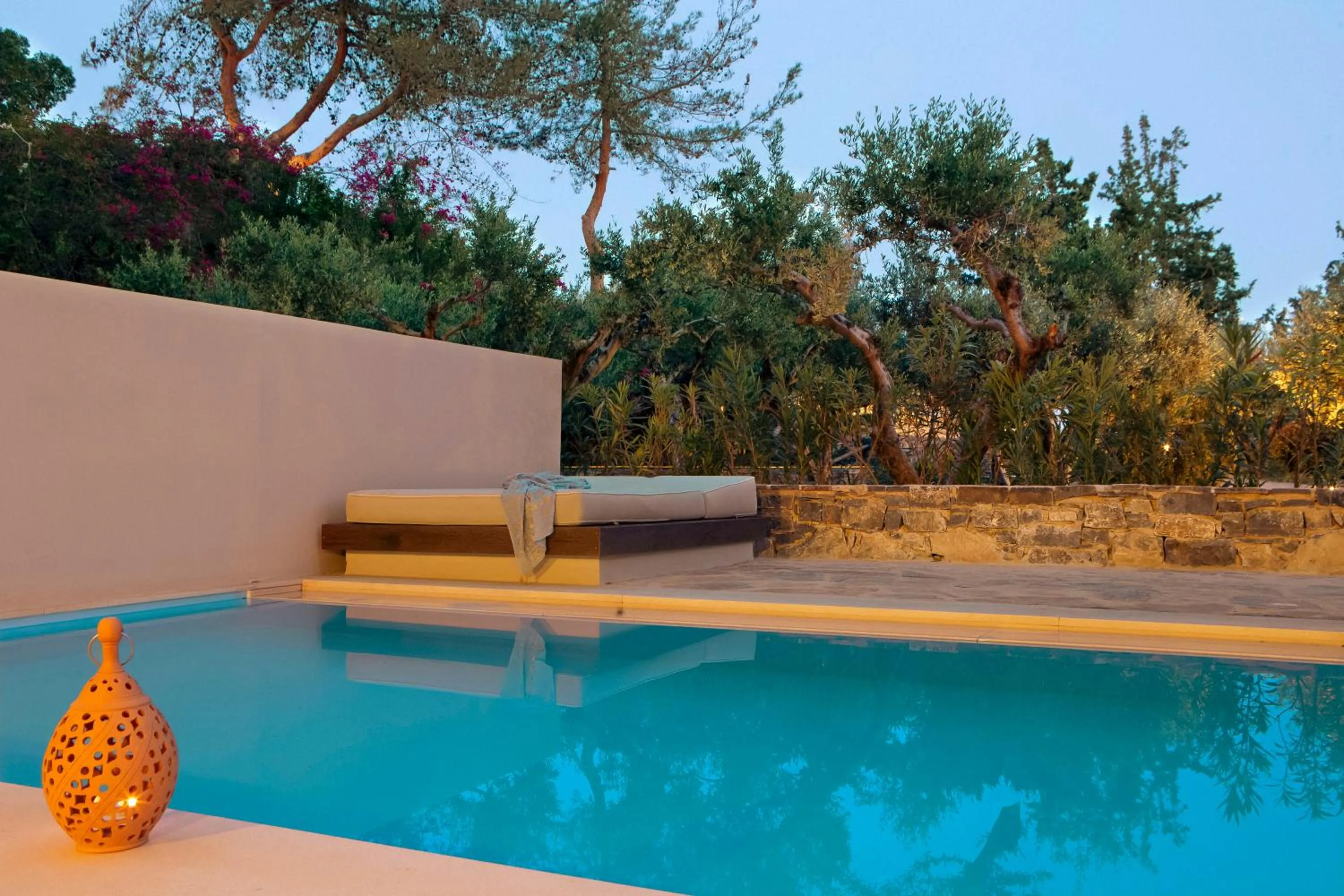 Zeus Eleva Mirabello Bay